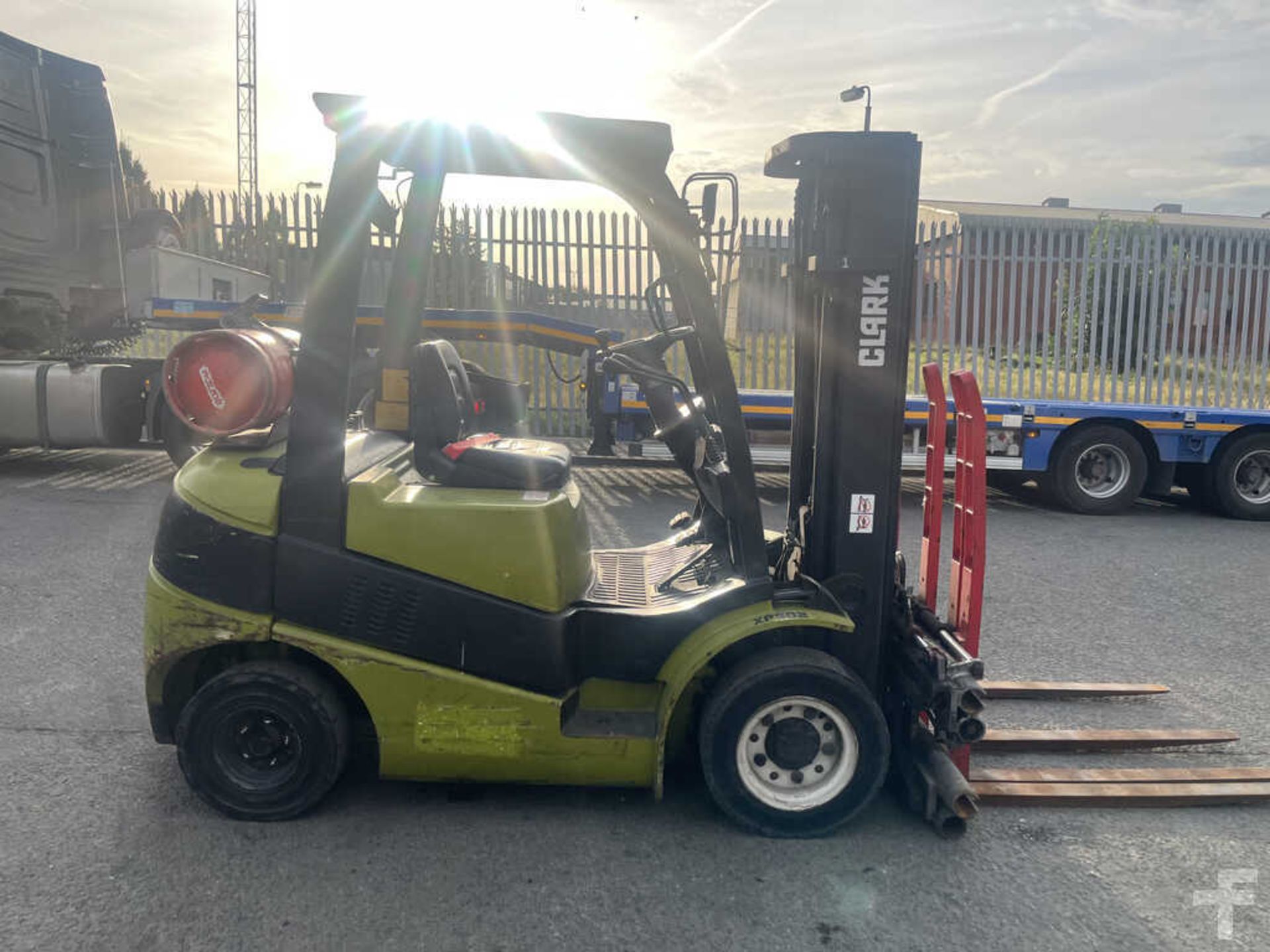 2005 LPG FORKLIFTS CLARK C25G - Image 3 of 6