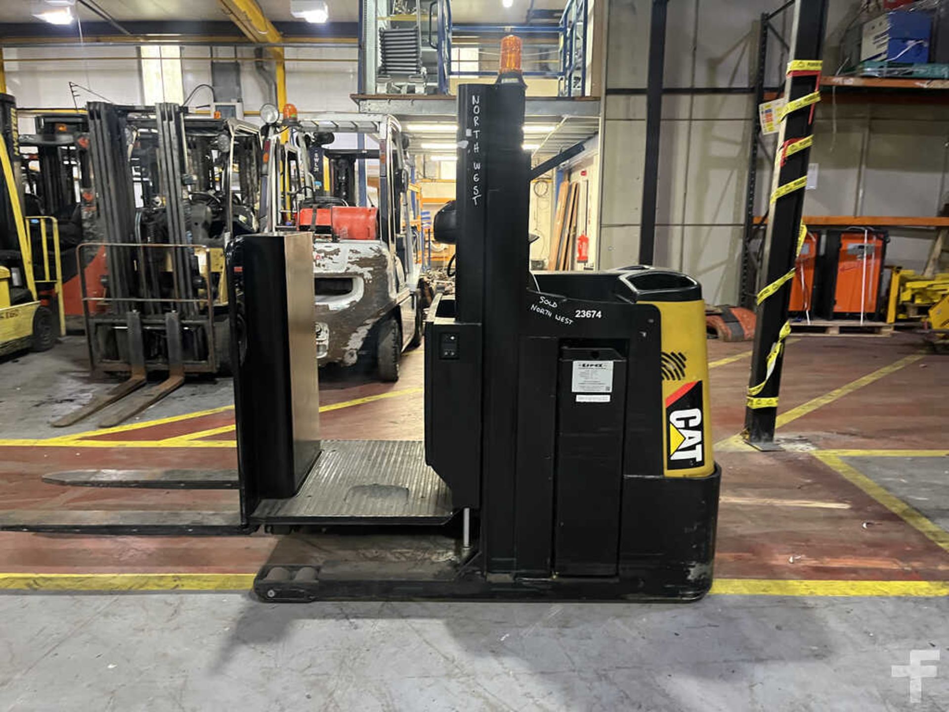 2013 CAT LIFT TRUCKS NOL10NF *CHARGER INCLUDED