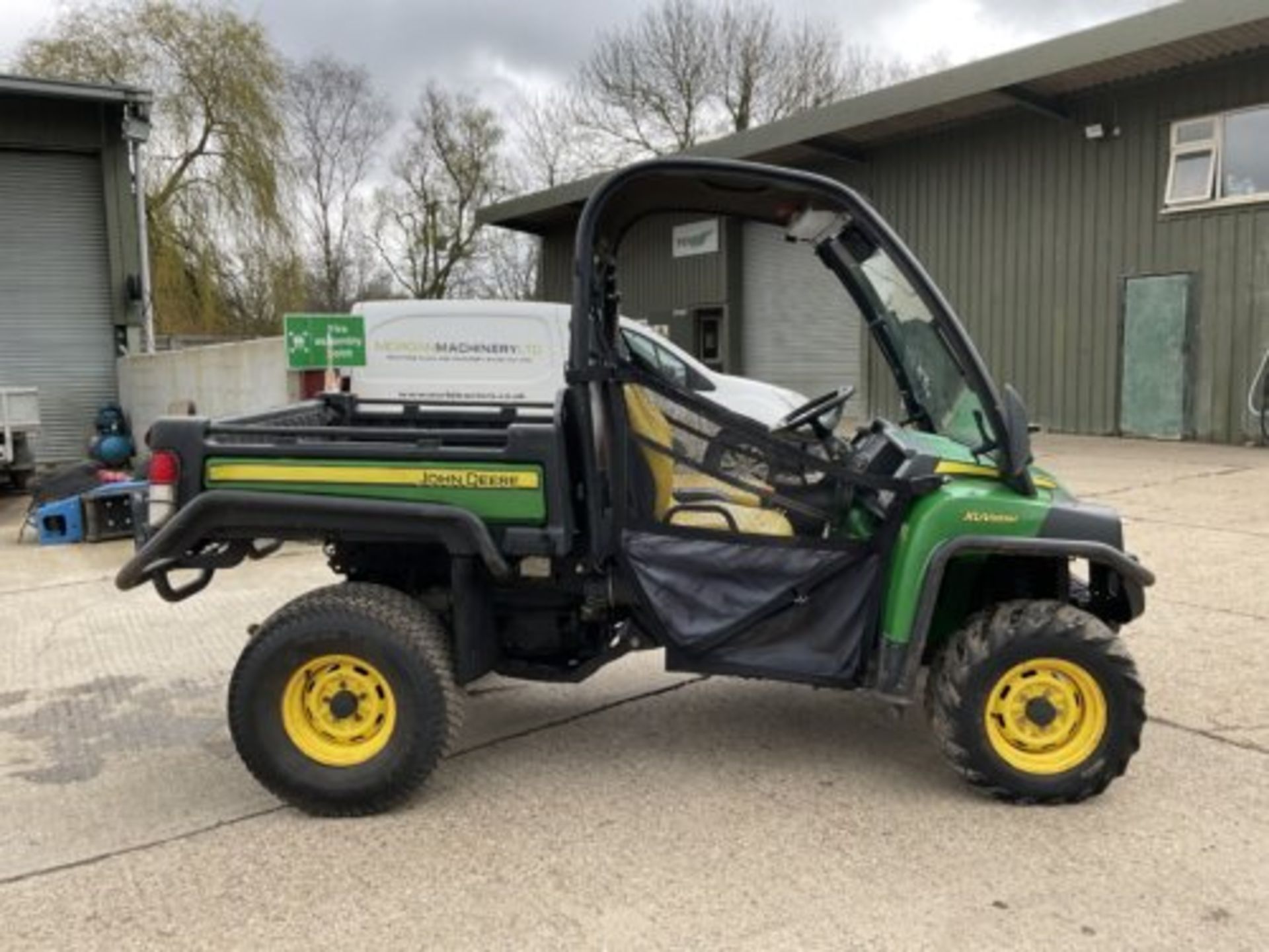 2425 HOURS. YEAR 2018 JOHN DEERE XUV855M - Image 5 of 9