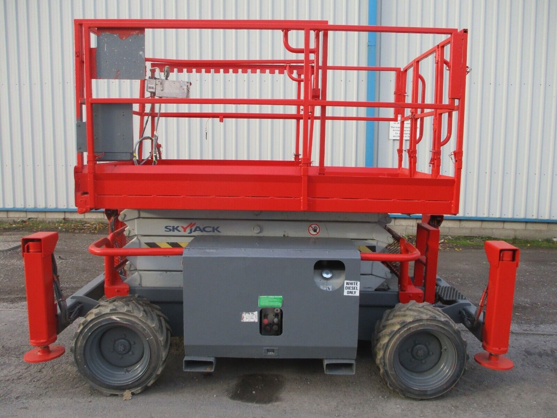 KUBOTA ENGINE SKYJACK SJ6832 SCISSOR LIFT - Image 4 of 9