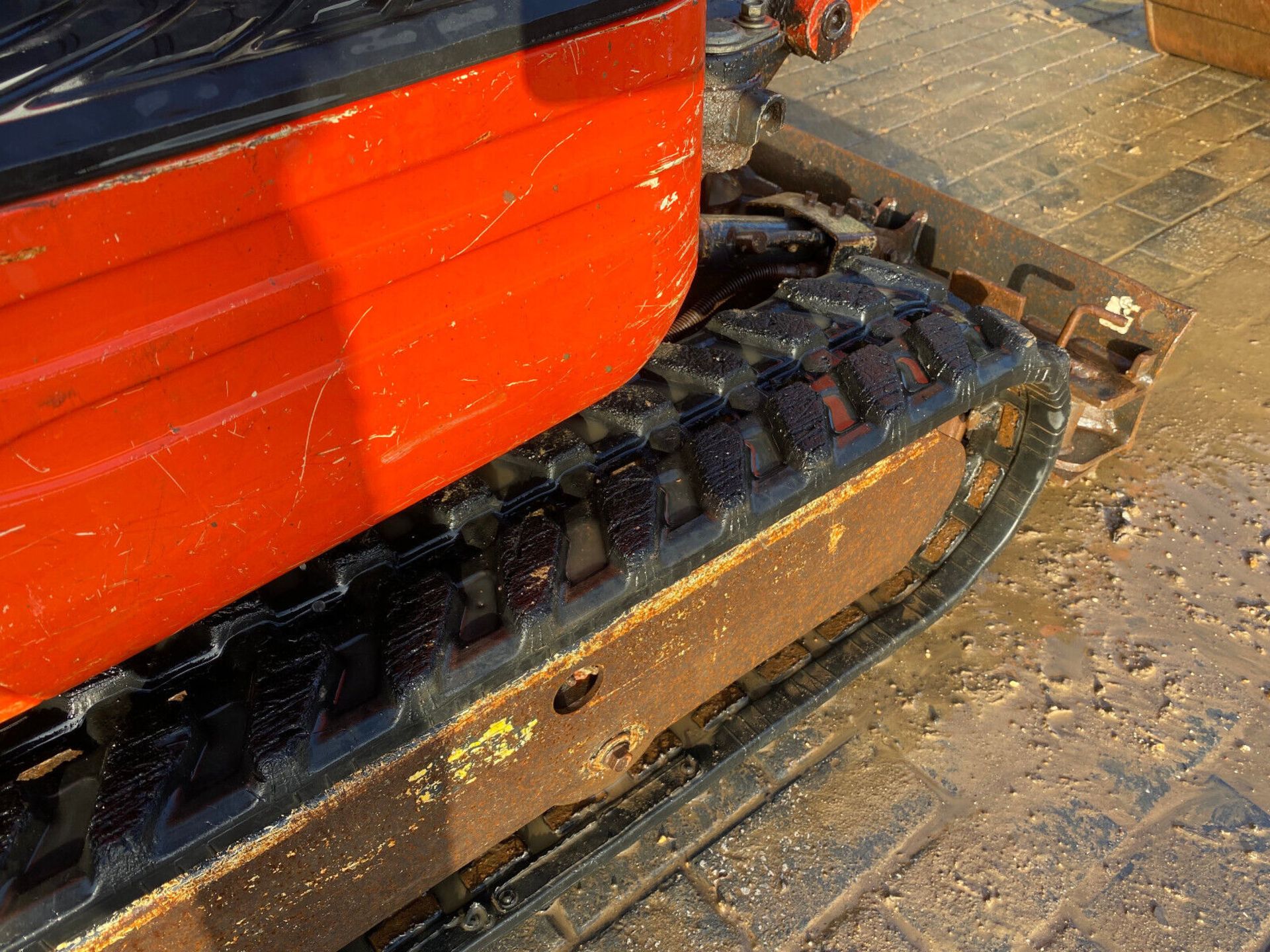 DIESEL DYNAMO: KUBOTA K008-3 MICRO EXCAVATOR - 1165 HOURS OF RELIABILITY - Image 6 of 12