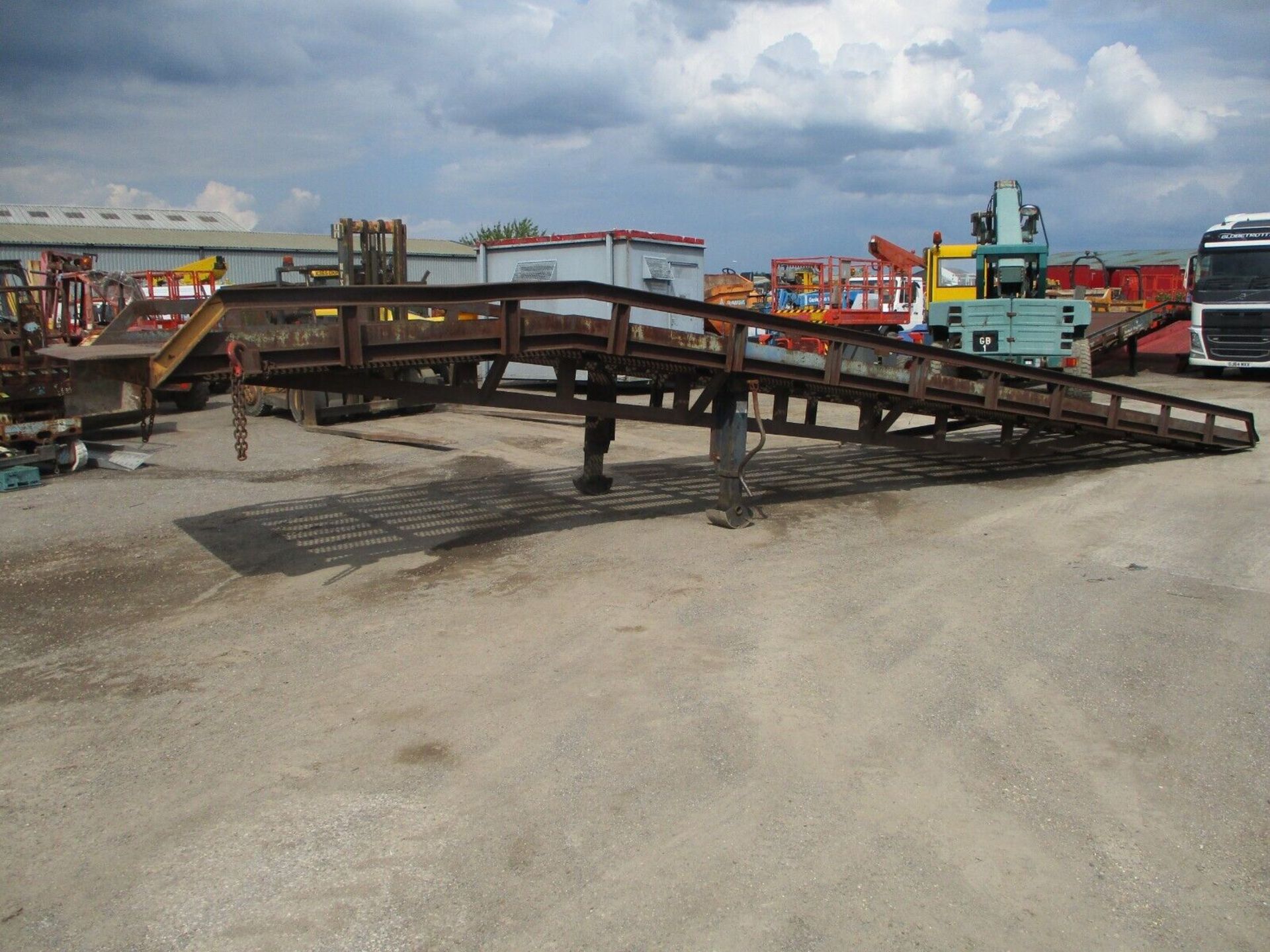 LANTERN CONTAINER LOADING RAMP 12 METRES LONG - Image 11 of 11