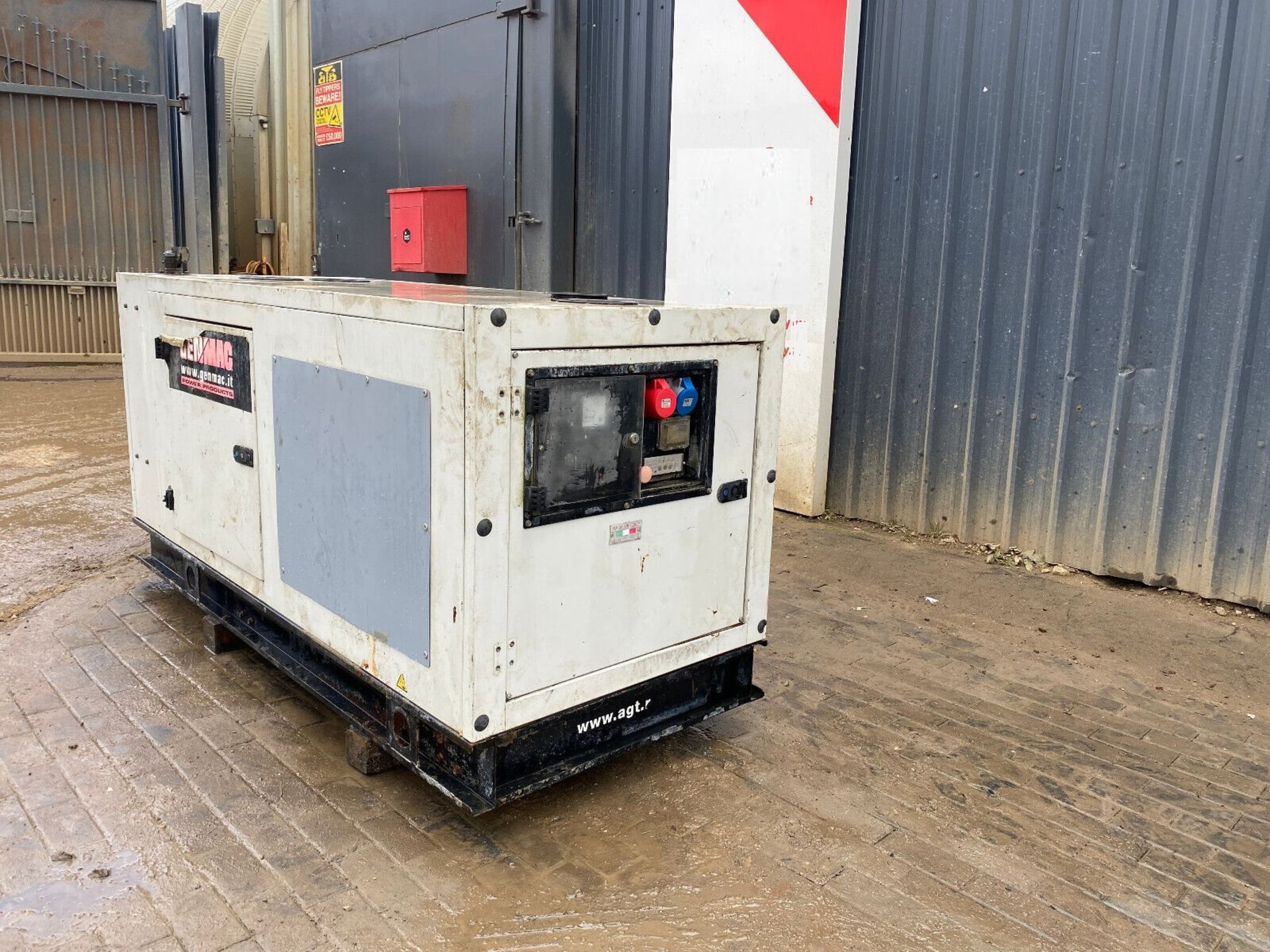 QUIET VIGOR: 2014 PERKINS ACOUSTIC 80KVA GENERATOR - Bild 3 aus 11