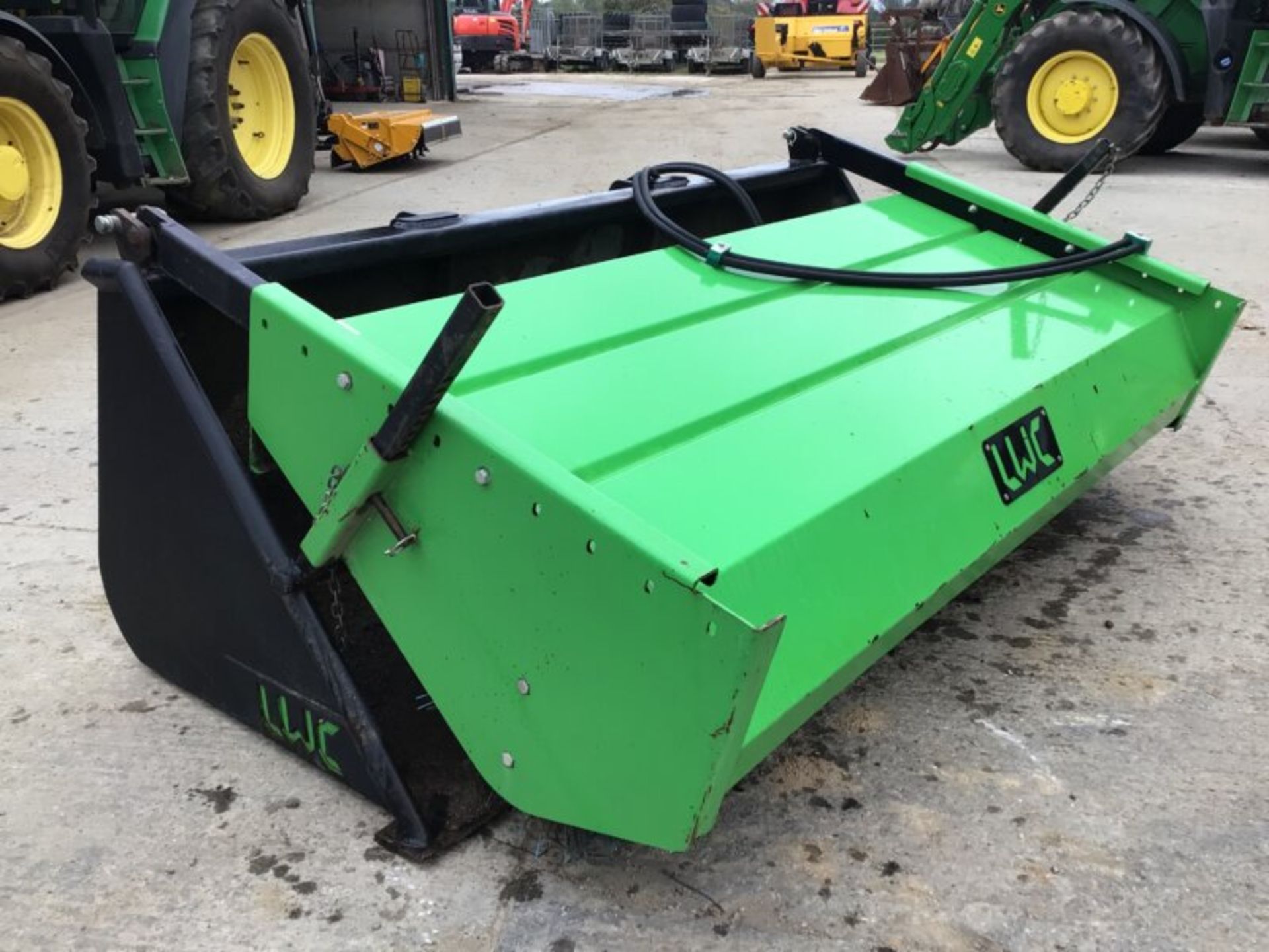 2018 LWC SWEEPER BUCKET BRUSH - Image 3 of 7