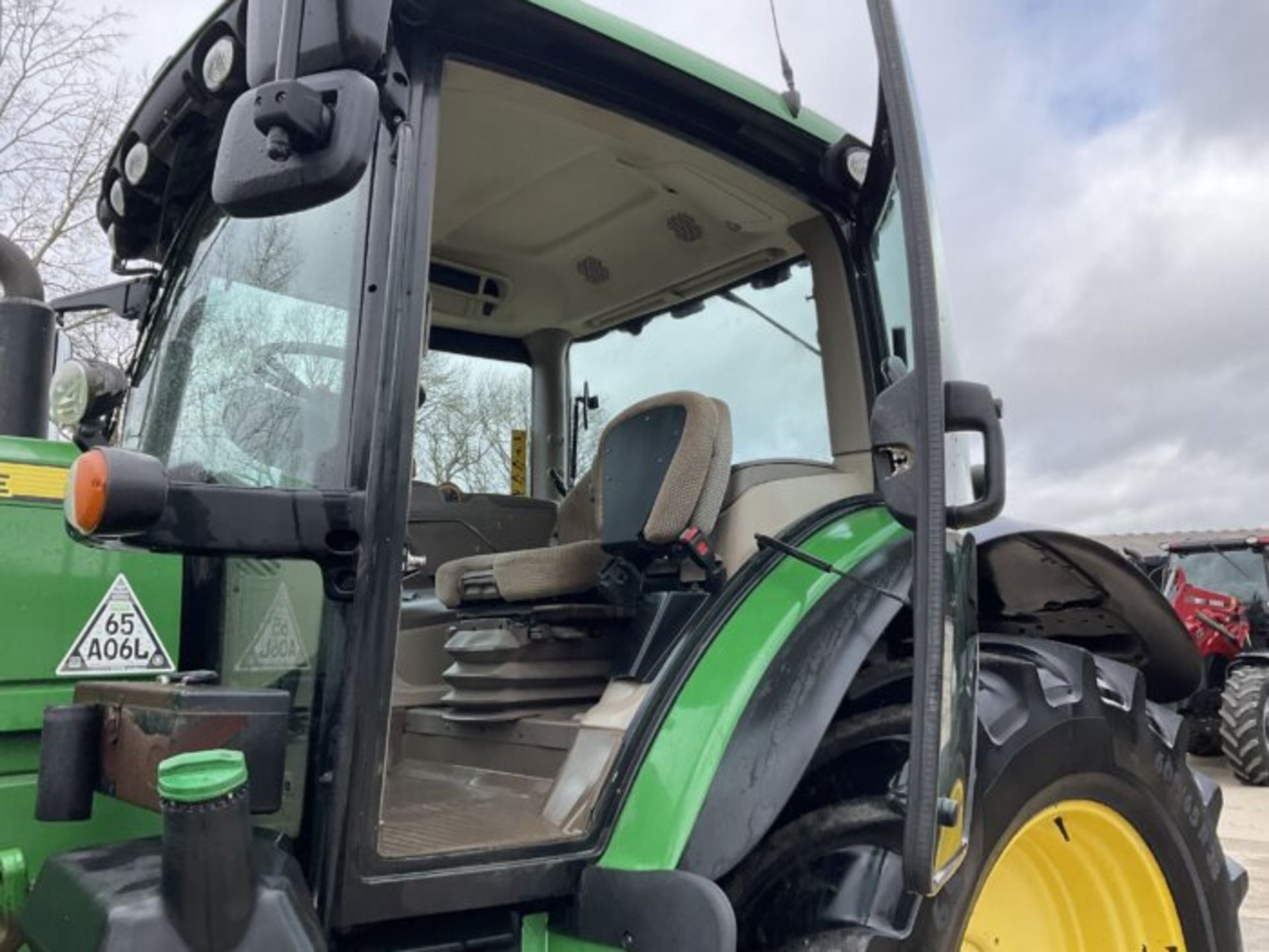 YEAR 2016 – 16 REG JOHN DEERE 6145R - Image 9 of 12