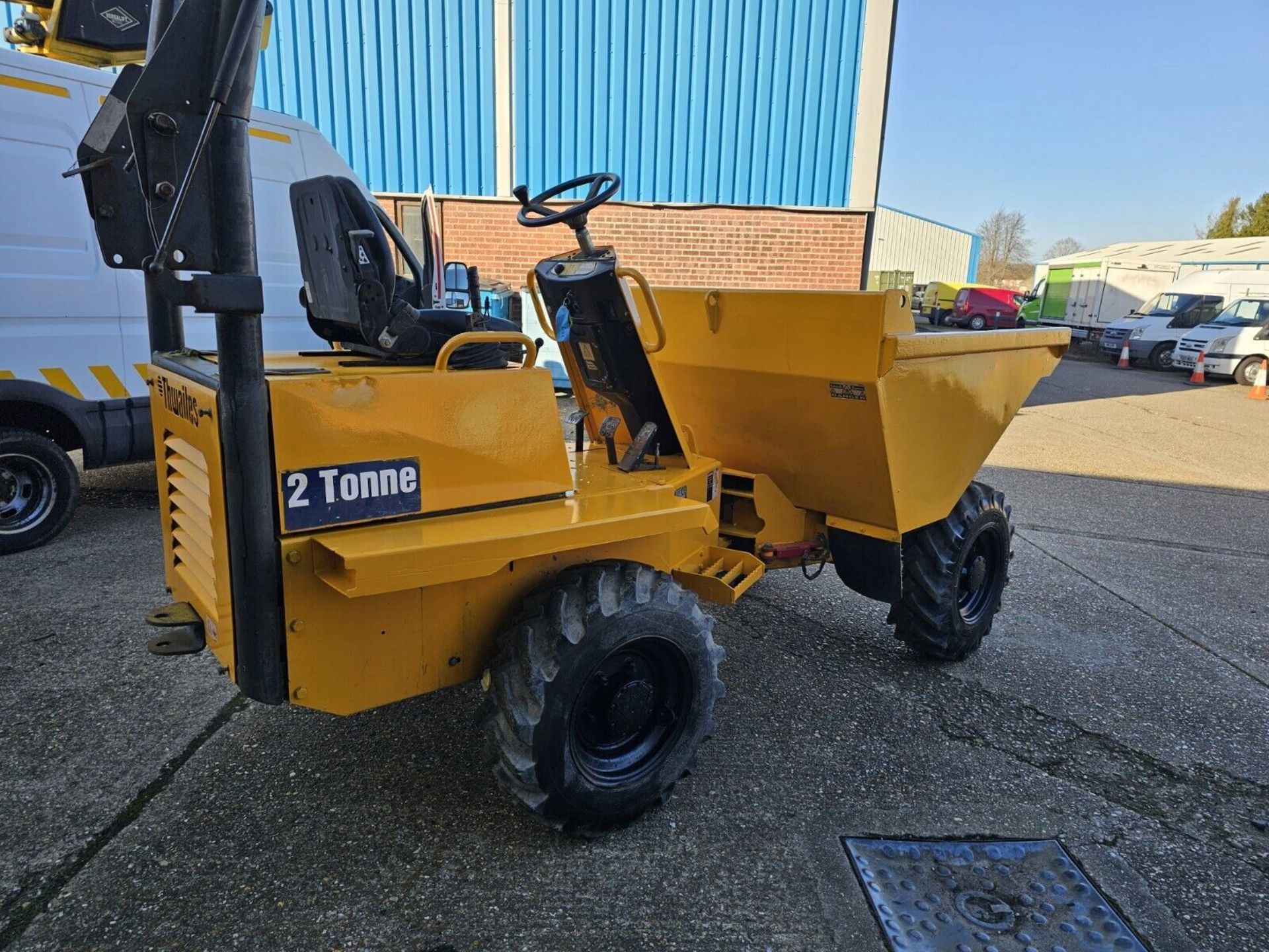 1700 HRS THWAITES 4X4 2 TON DUMPER - Bild 2 aus 4