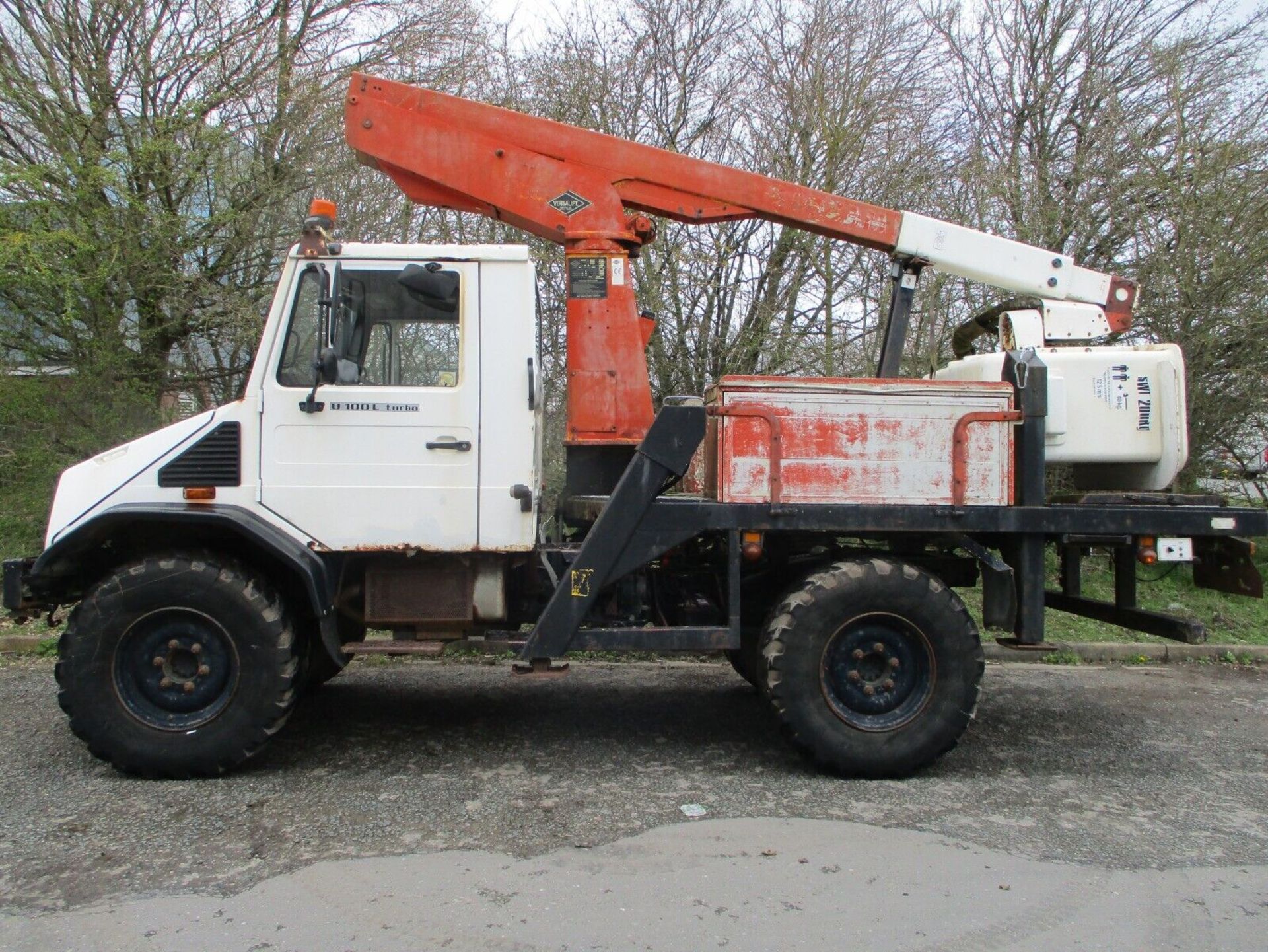 HIGH AND MIGHTY: UNIMOG U100L TURBO CHERRY PICKER, 10.7M PLATFORM