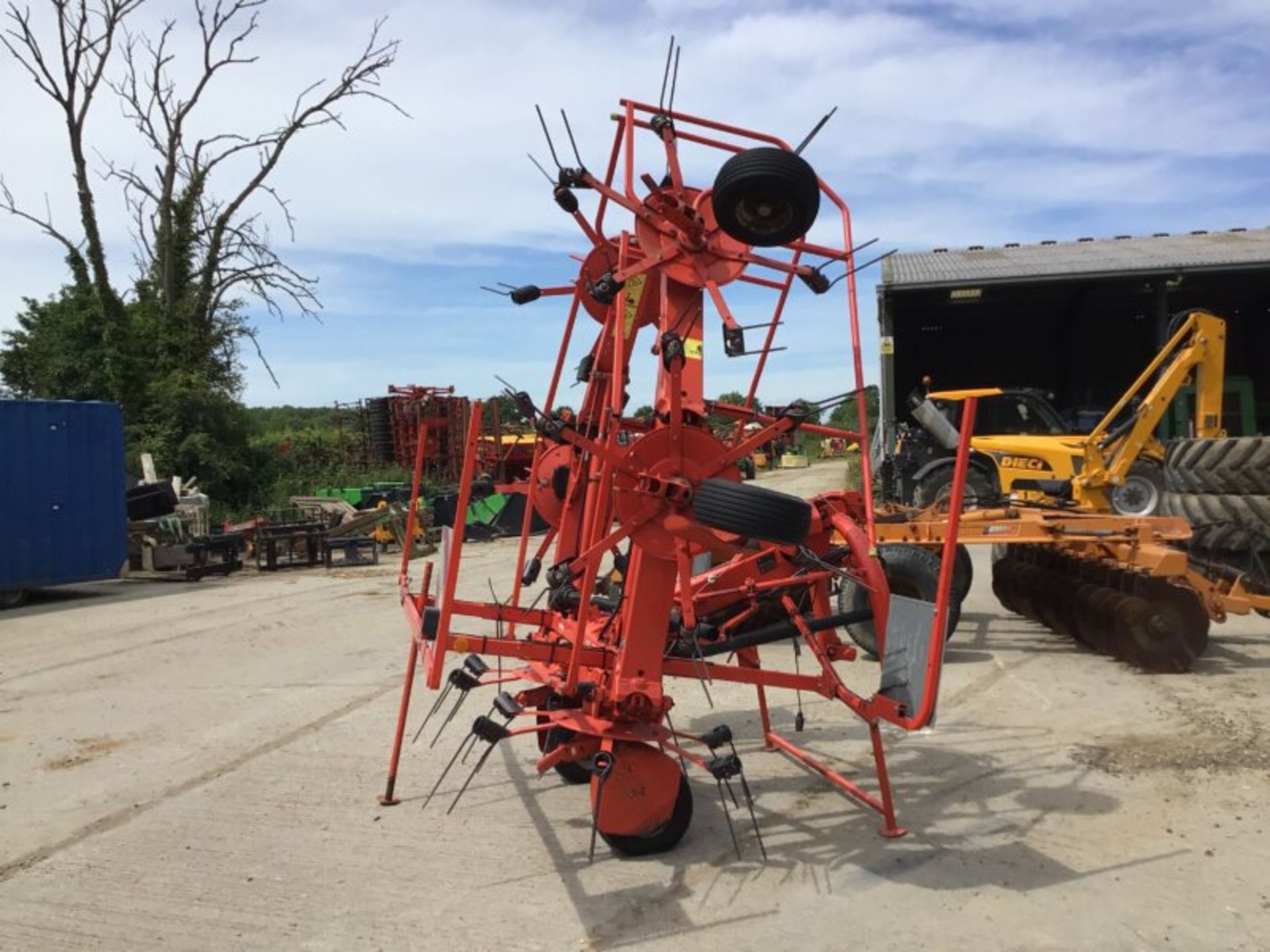 KUHN GF6502 6 ROTOR TEDDER - Image 4 of 6