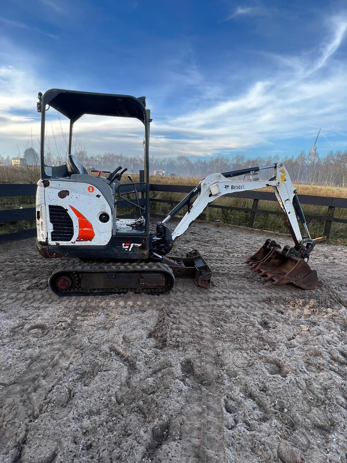 2021 BOBCAT E17 MINI DIGGER EXCAVATOR TRACK MACHINE 1.7 TON ! 3 BUCKETS - Image 4 of 20