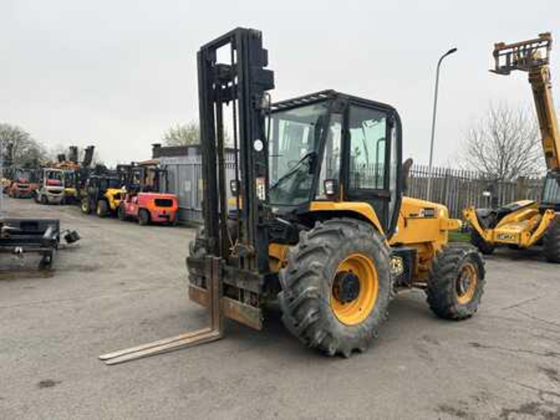 ROUGH TERRAIN FORKLIFTS JCB 926 4X4 - Image 2 of 6