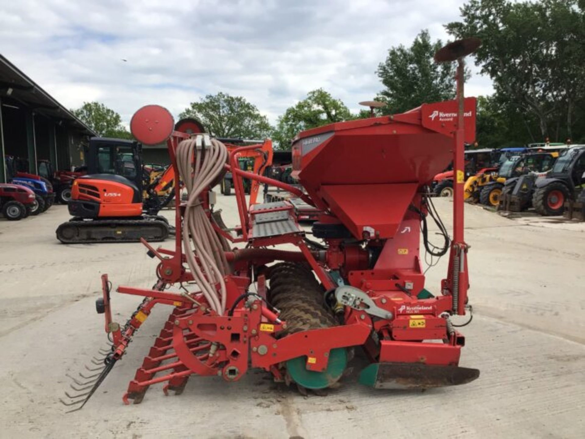 2009 KVERNELAND ACCORD I DRILL PRO WITH KVERNELAND NGS301 POWER HARROW - Image 6 of 9