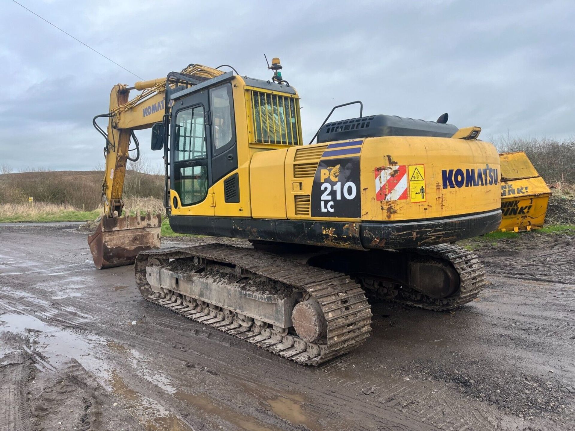 POWER AND PRECISION: 2007 KOMATSU PC210-LC8 DEMOLITION EXCAVATOR - Image 19 of 20