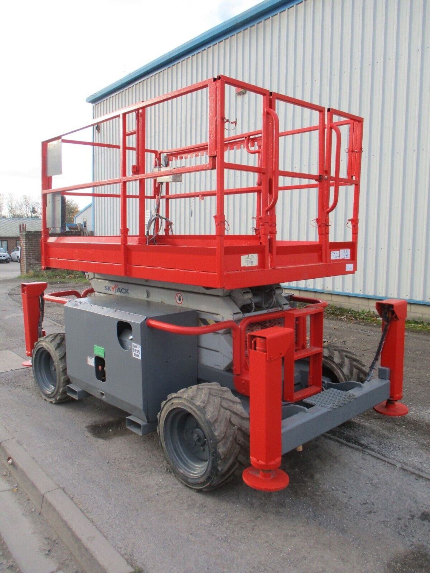 KUBOTA ENGINE SKYJACK SJ6832 SCISSOR LIFT - Image 2 of 9