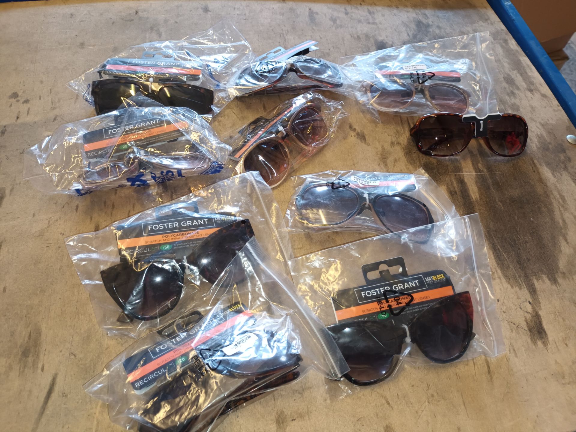 APPROX 300 X SCRATCH RESISTANT SUNGLASSES LOTS OF DIFFERENT STYLES