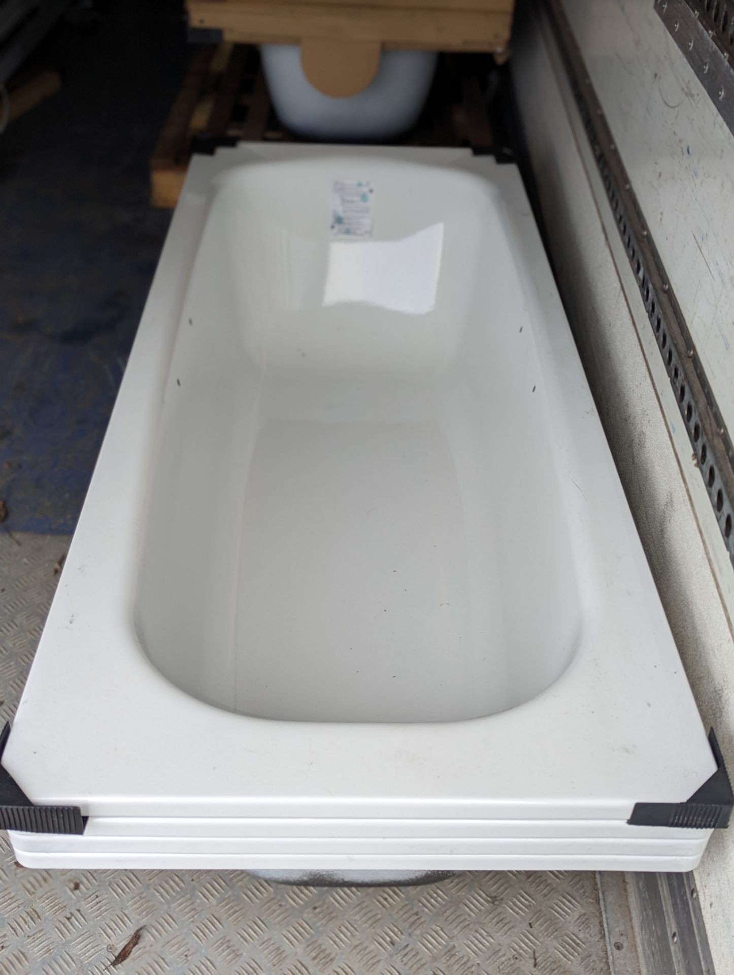5 X STEEL BATH TUBS WITH LEGSETS AND GRIPS - Bild 2 aus 4