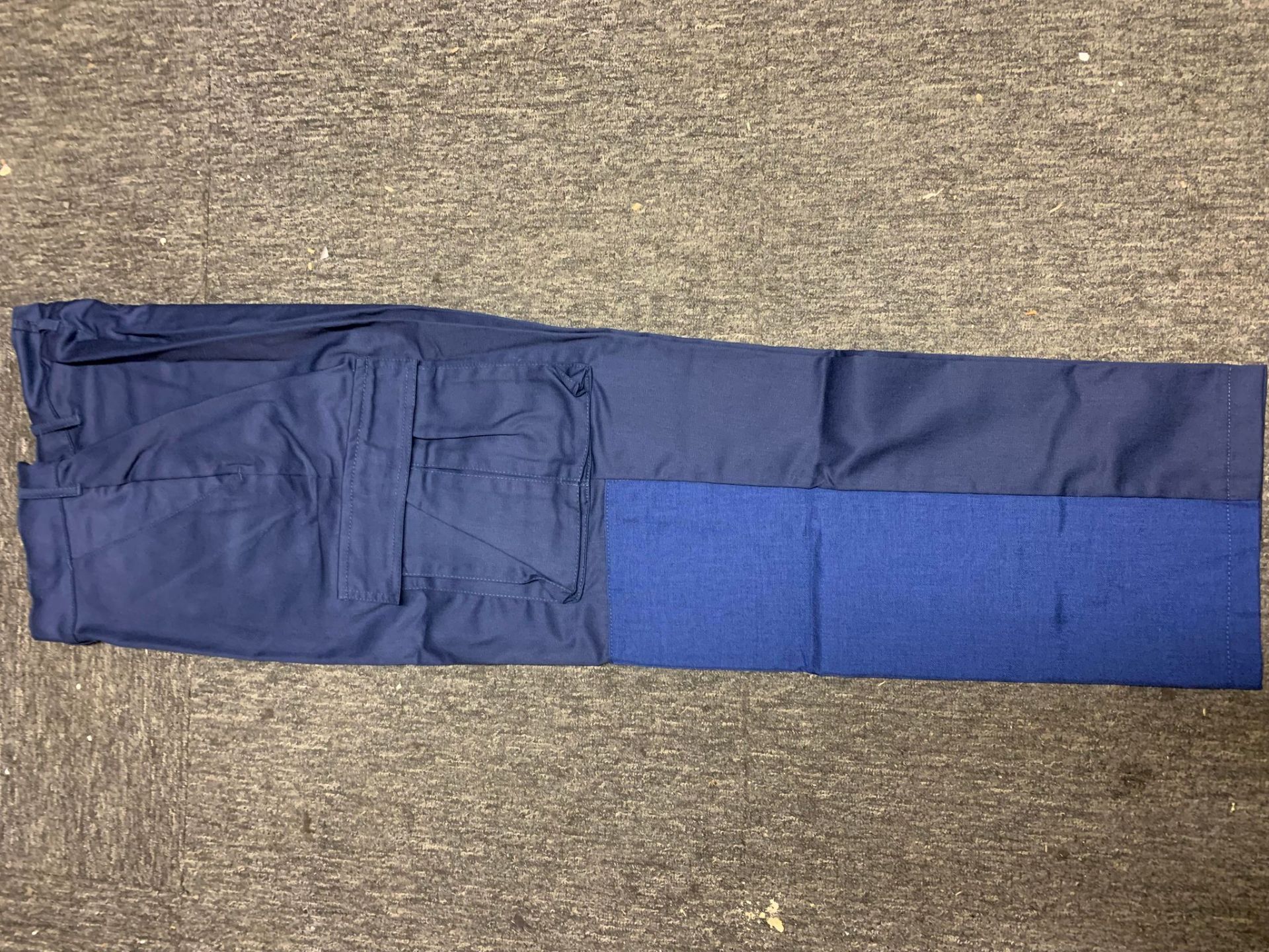 WORKING TROUSERS ALL NEW IN BAGS 480 UNITS MIXED SIZES - Bild 2 aus 4