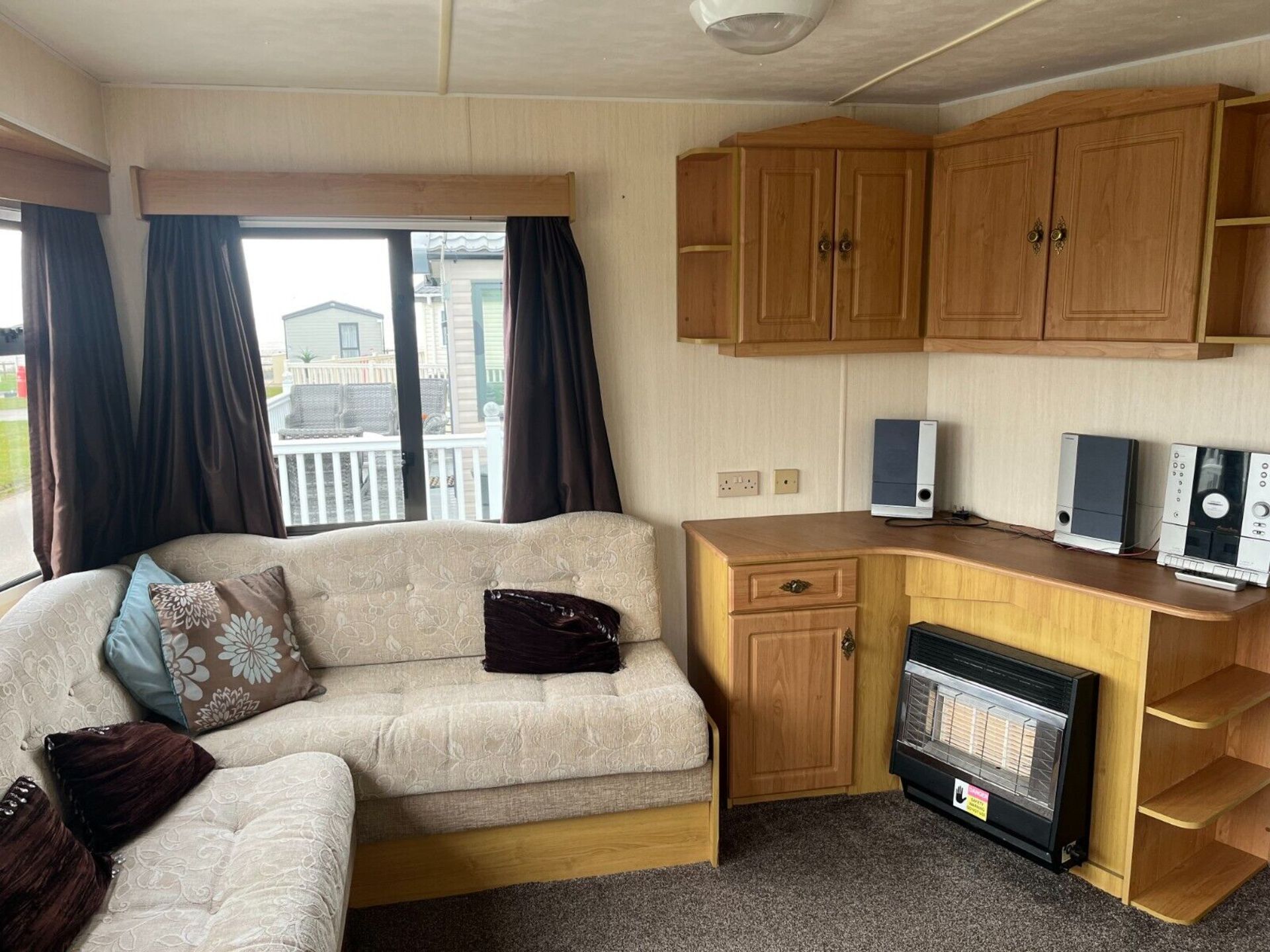 HOME AWAY FROM HOME: WILLERBY COTTAGE, CENTRAL LOUNGE & PRIVACY - Bild 14 aus 15