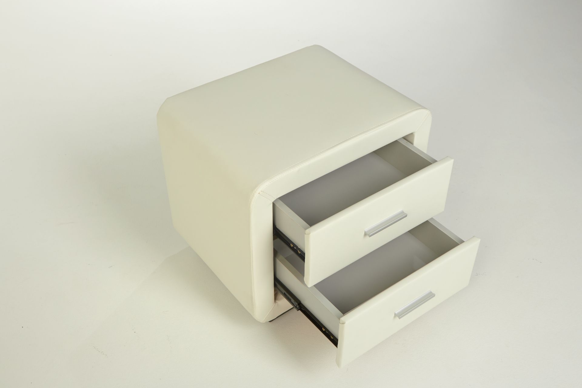 WHITE LEATHER 2 DRAWER BEDSIDE - Image 2 of 4