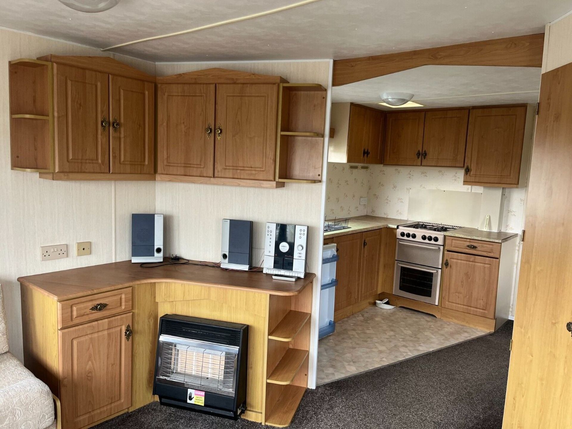 HOME AWAY FROM HOME: WILLERBY COTTAGE, CENTRAL LOUNGE & PRIVACY - Bild 13 aus 15