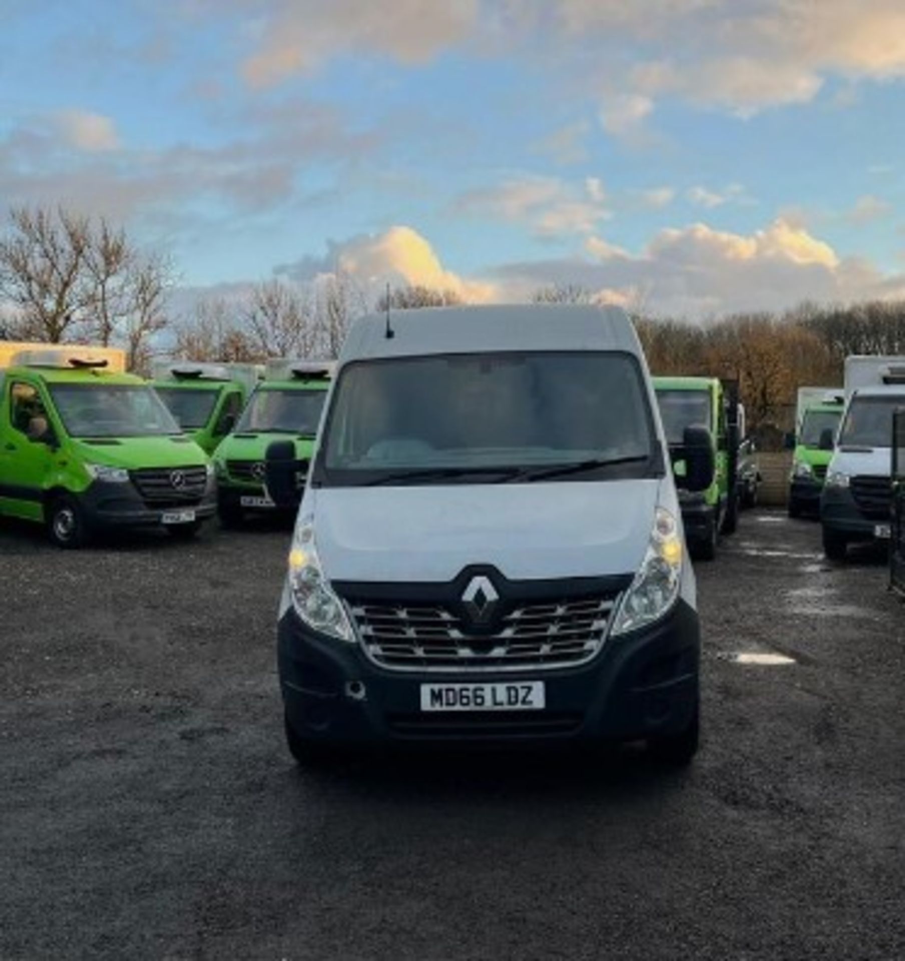 FLEET-TESTED PERFORMANCE: 2017 RENAULT MASTER, MANUAL TRANSMISSION - Image 3 of 15