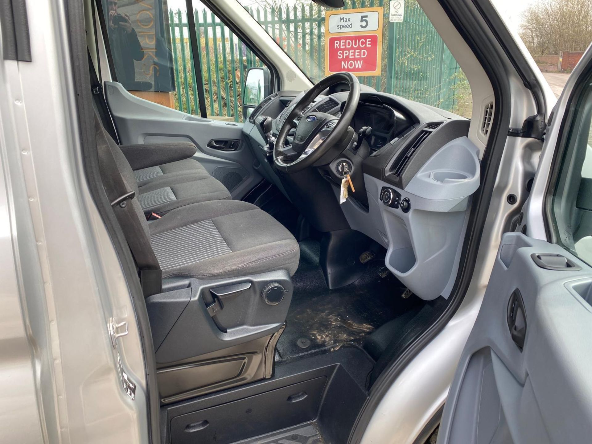 READY FOR ANYTHING: 2019 FORD TRANSIT DIESEL WITH FULL SERVICE >>--NO VAT ON HAMMER--<< - Bild 9 aus 15