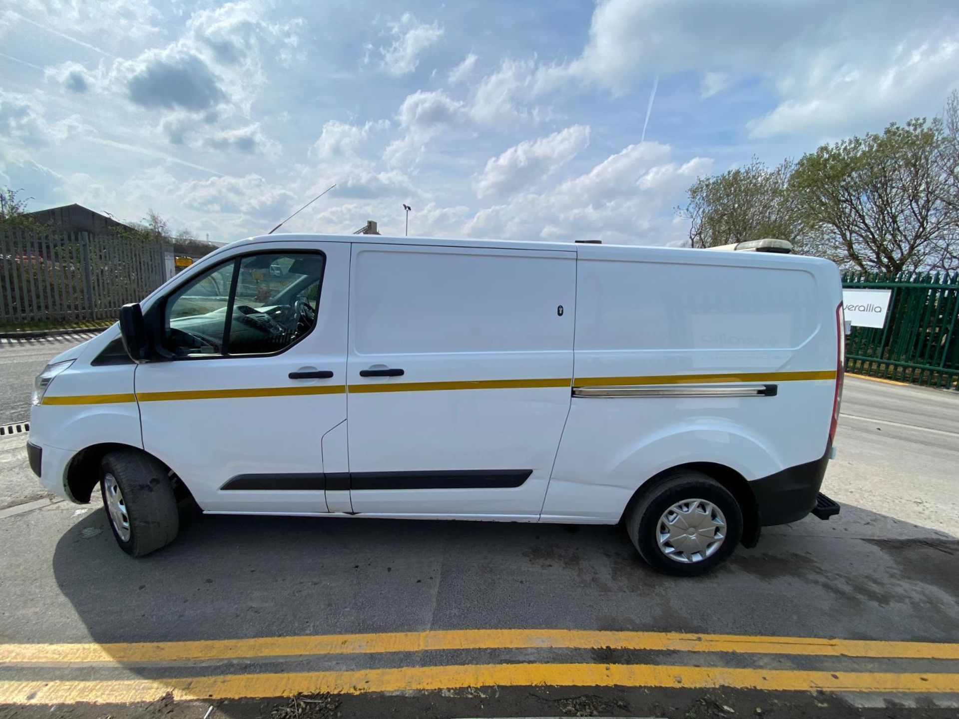 TRENDSETTING TRANSPORTER: 2016 FORD TRANSIT CUSTOM MANUAL DIESEL >>--NO VAT ON HAMMER--<< - Image 10 of 15