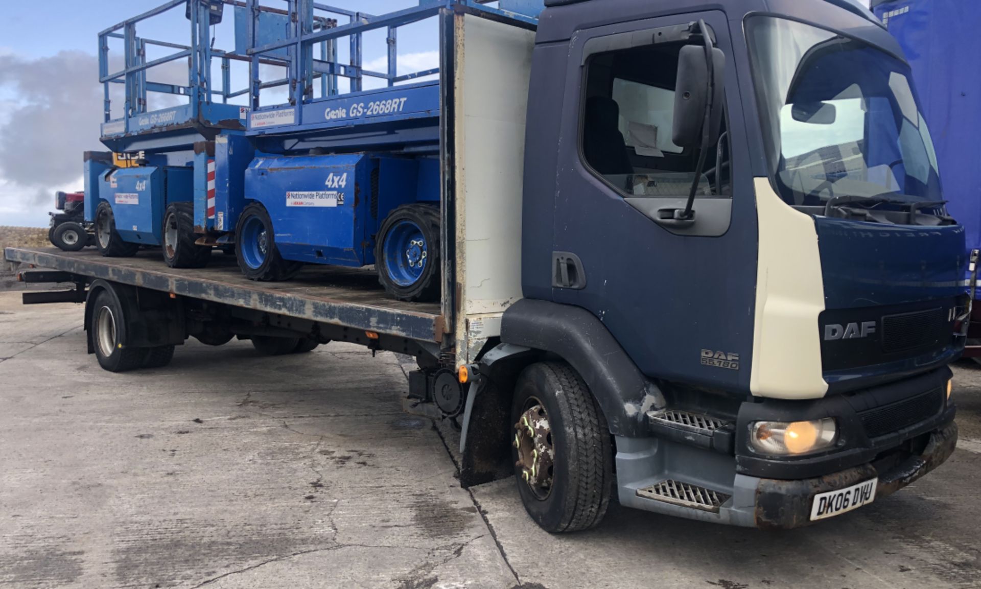 DAF 55 180 LF FLATBED TRUCK - Image 9 of 10