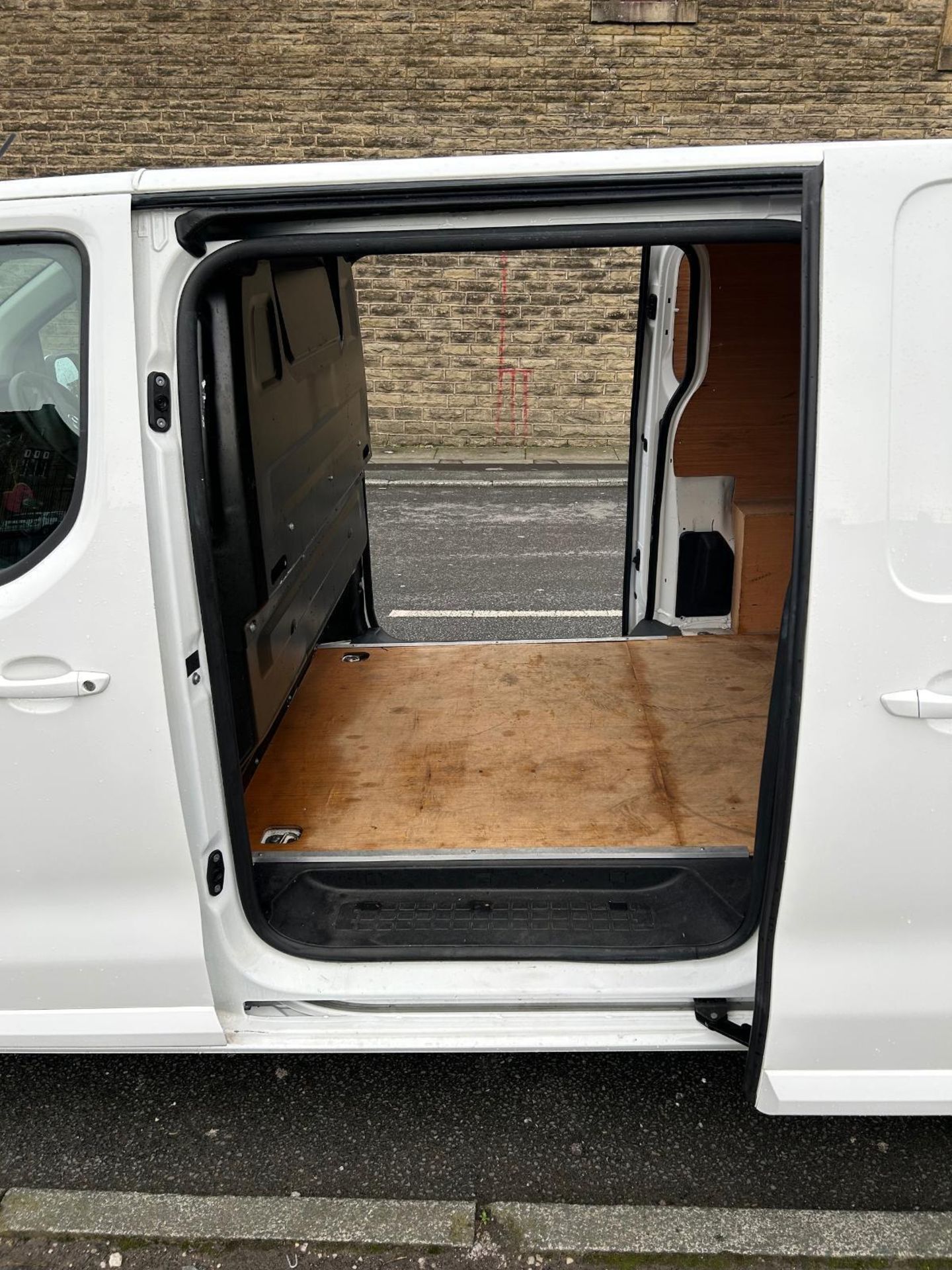 2021 VAUXHALL VIVARO SPORTIVE 24K MILES ONLY - READY FOR WORK! - Image 8 of 12