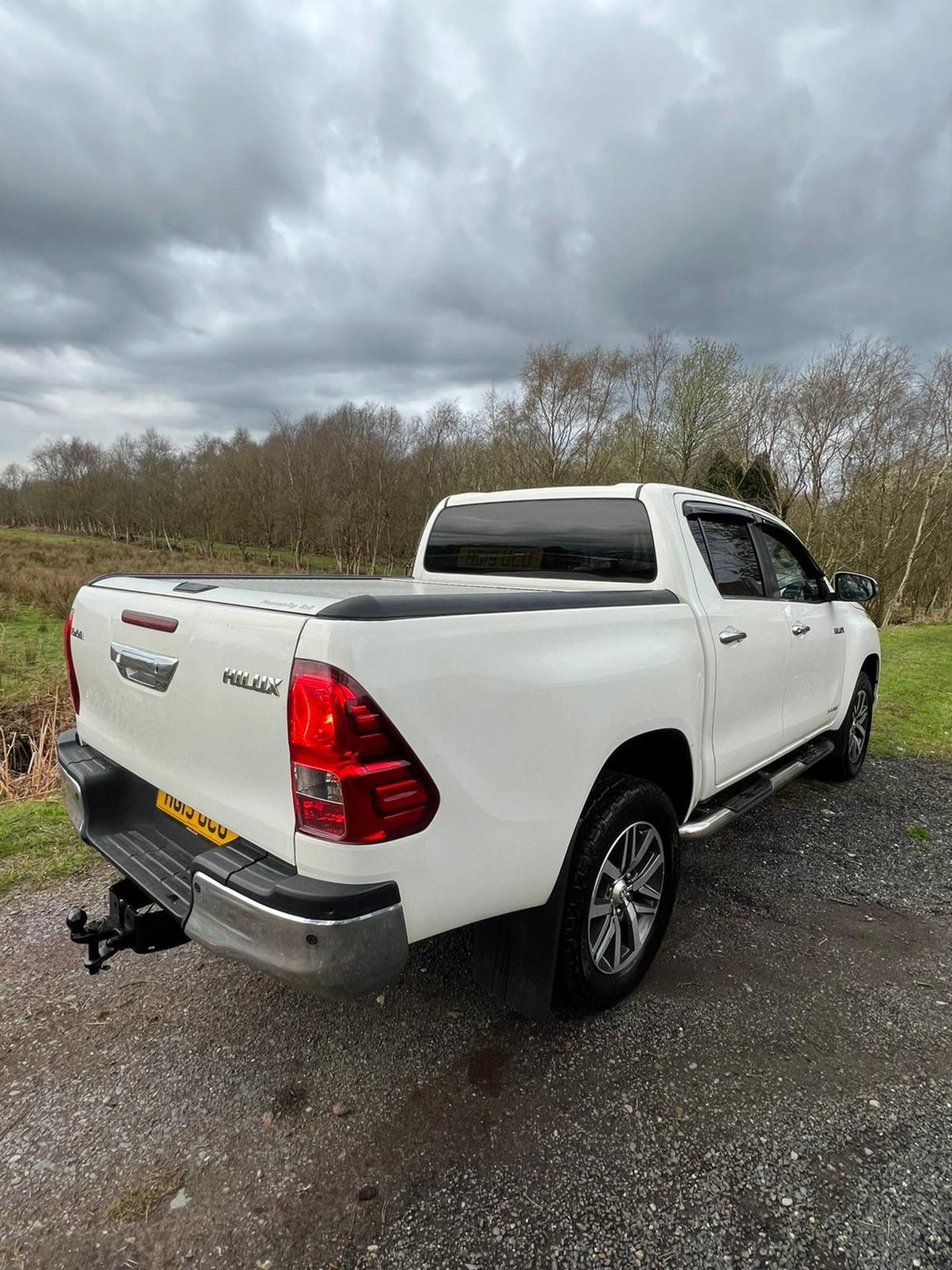 TOYOTA HILUX INVINCIBLE X AUTO LEATHER TOW BAR - Image 2 of 13