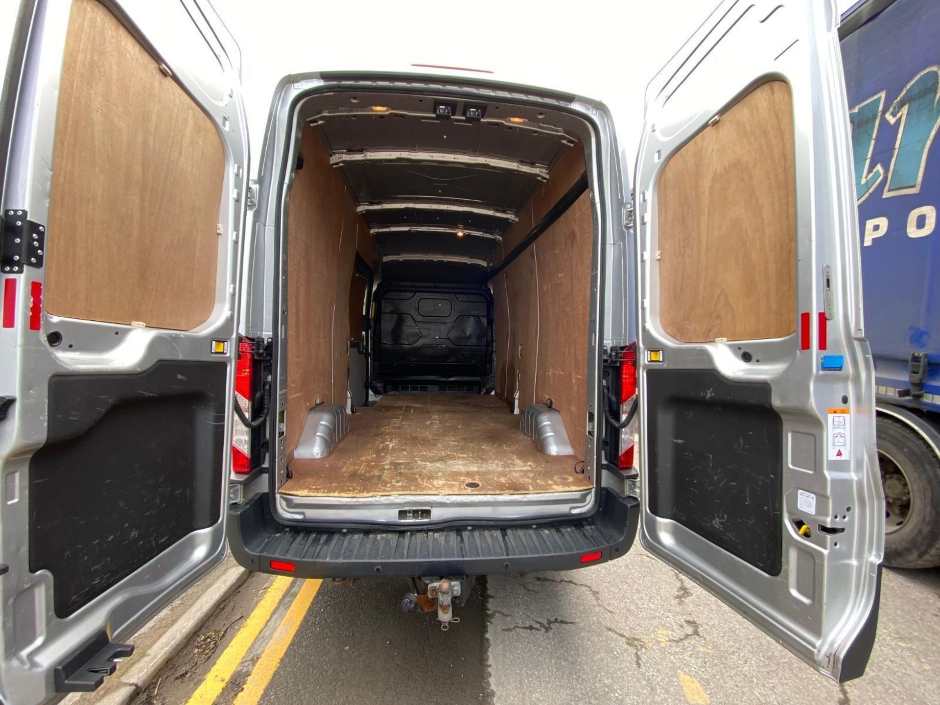 READY FOR ANYTHING: 2019 FORD TRANSIT DIESEL WITH FULL SERVICE >>--NO VAT ON HAMMER--<< - Bild 7 aus 15