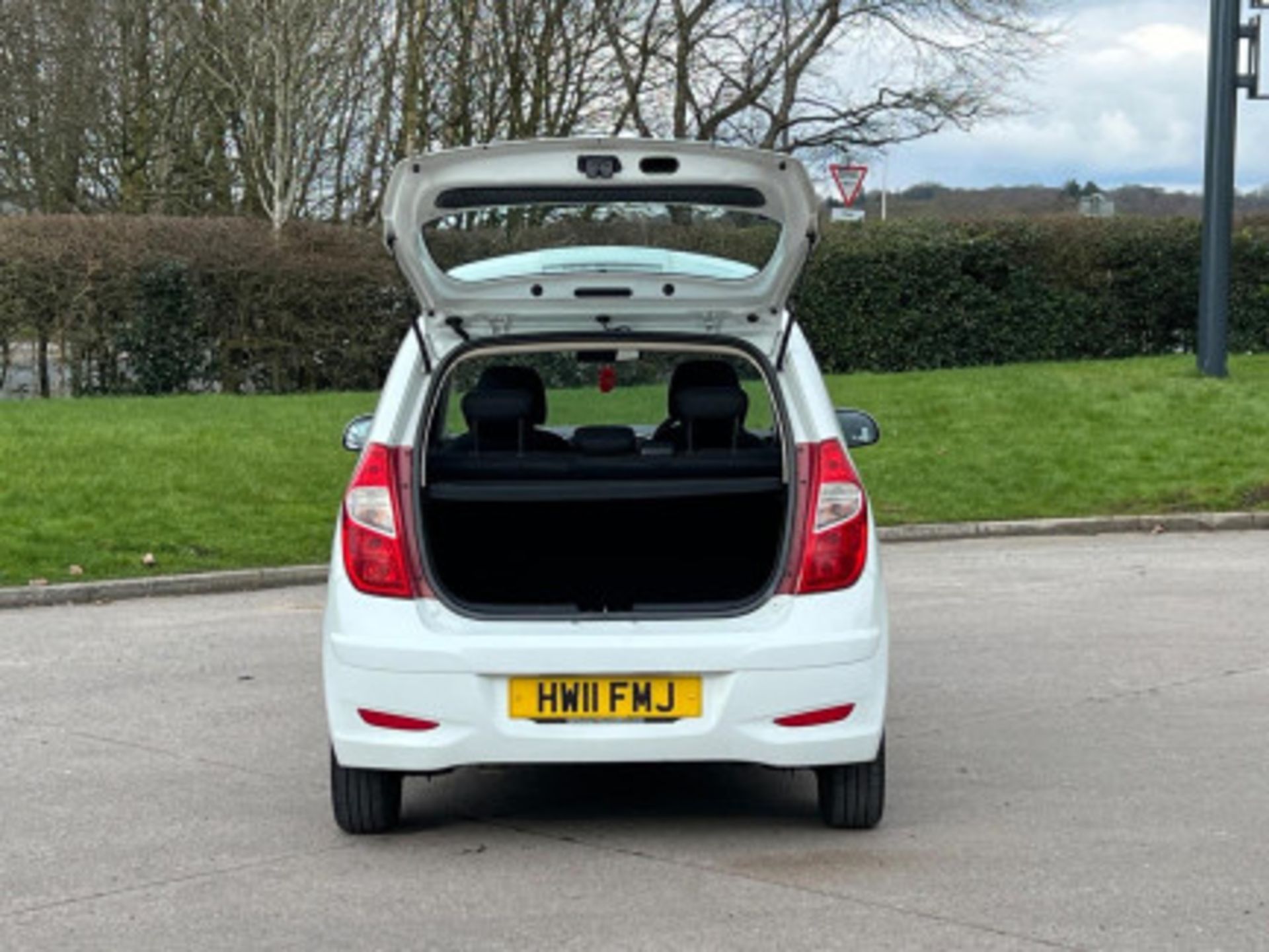 2011 HYUNDAI I10 1.2 STYLE EURO 5DR WHITE >>--NO VAT ON HAMMER--<< - Image 28 of 116