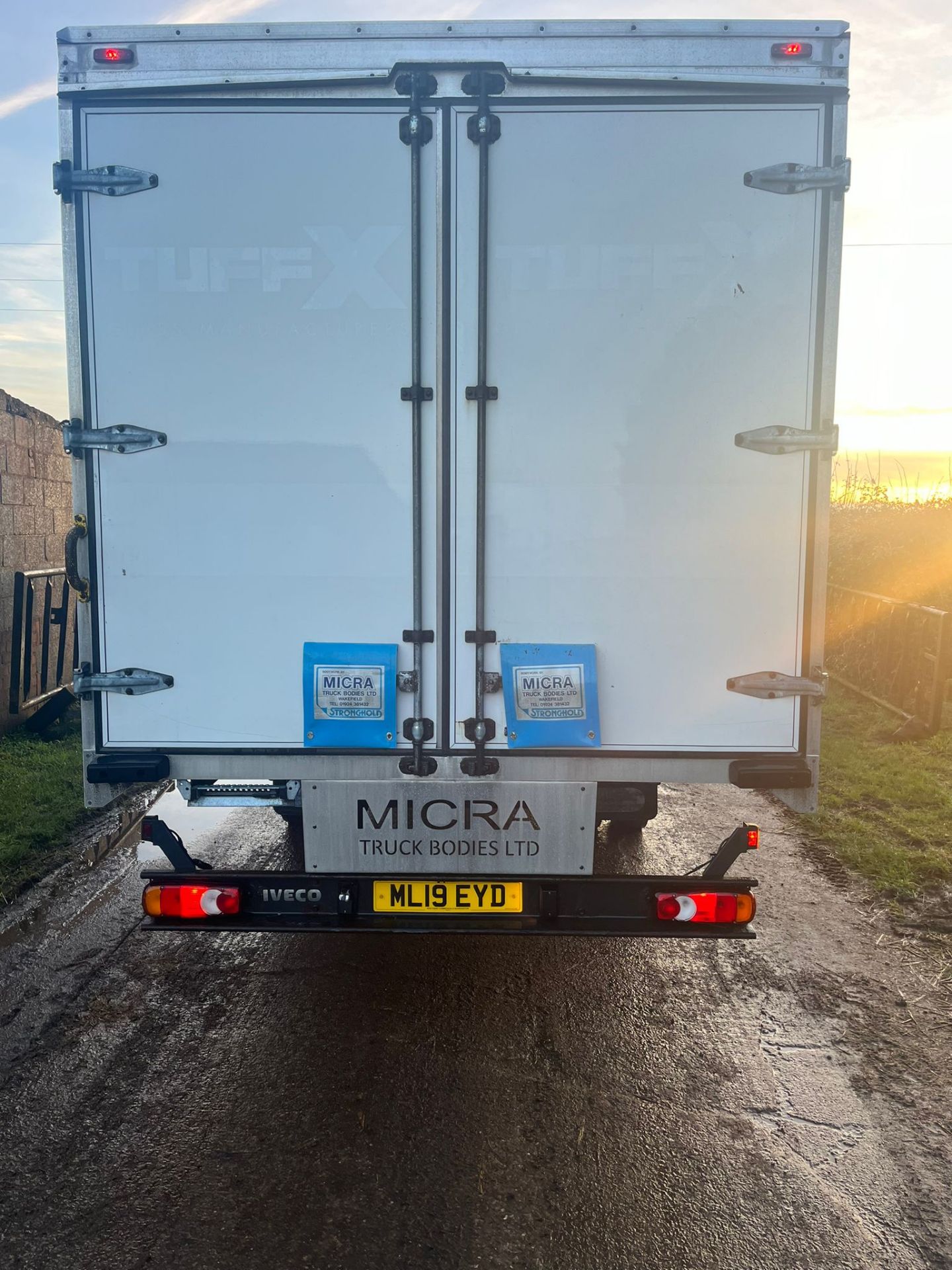 SPACIOUS SLEEPER CAB: 2019 IVECO EUROCARGO FOR HAULING - Image 20 of 21