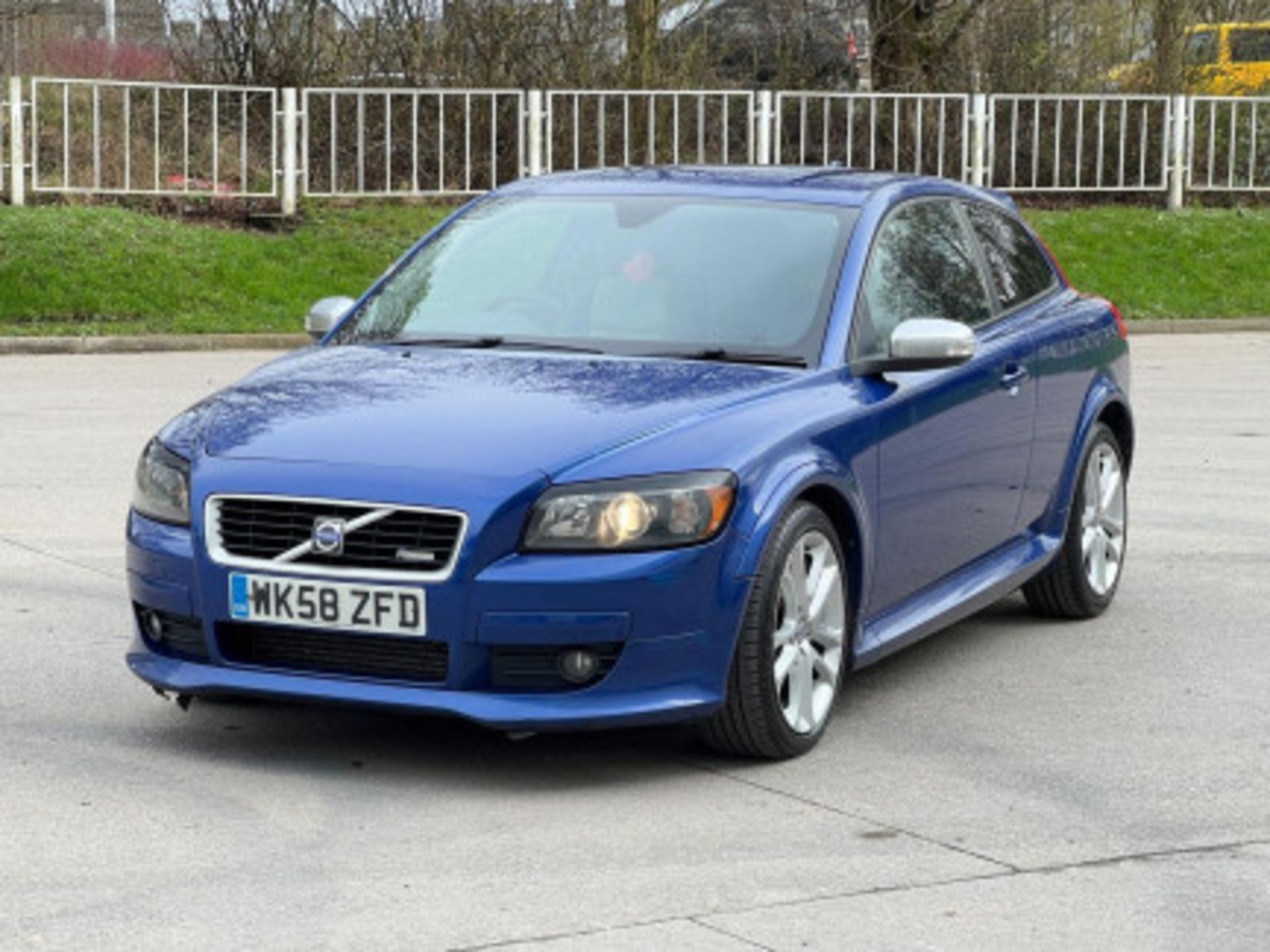VOLVO C30 2.0D R-DESIGN SPORT 2DR - SPORTY AND LUXURIOUS COMPACT CAR >>--NO VAT ON HAMMER--<< - Image 35 of 103