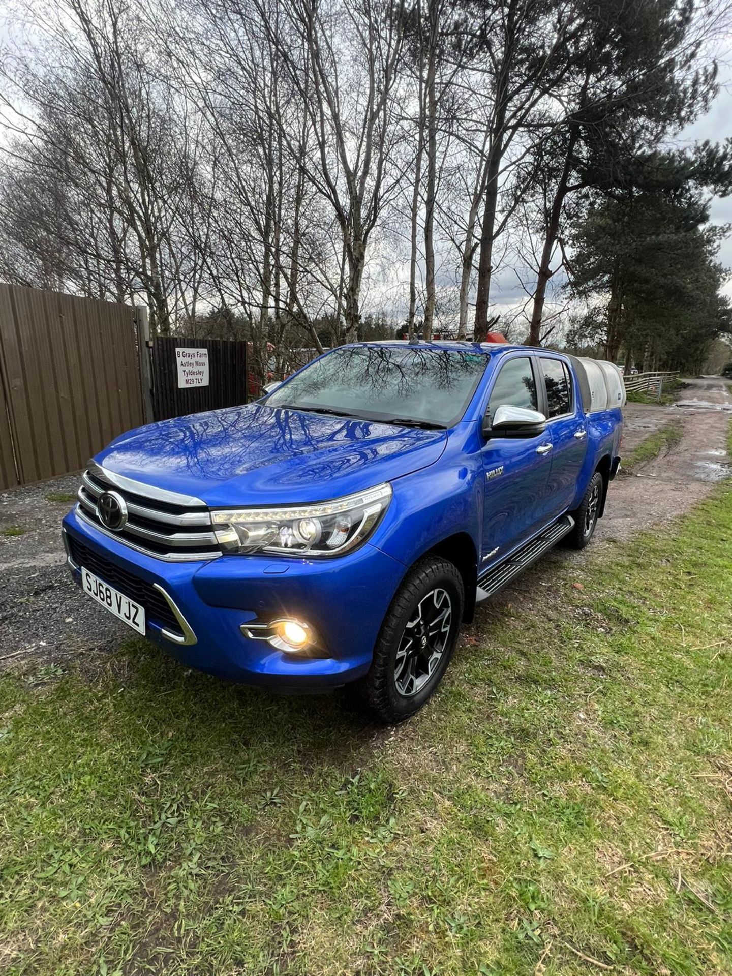 TOYOTA HILUX INVINCIBLE X AUTOMATIC 60K MILES