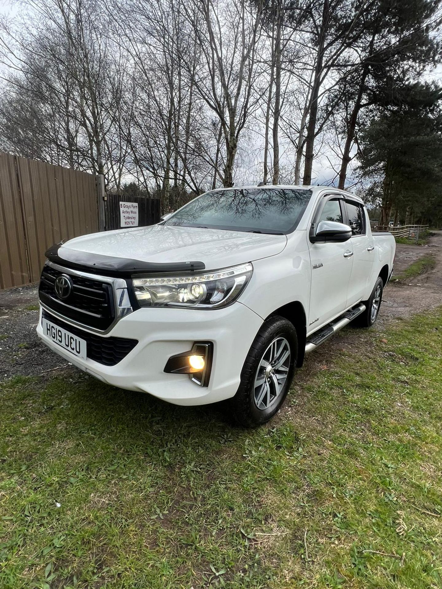 TOYOTA HILUX INVINCIBLE X AUTO LEATHER TOW BAR - Image 7 of 13