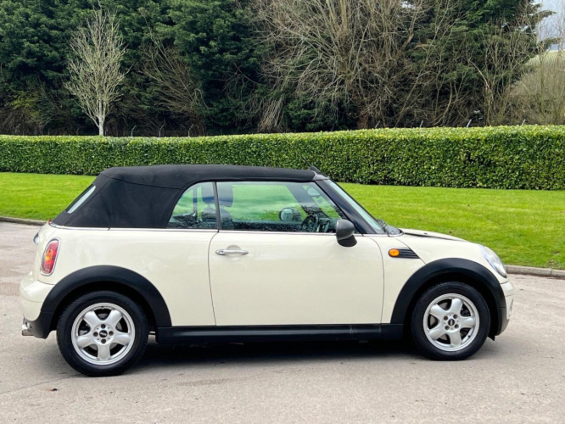 2010 MINI CONVERTIBLE ONE 1.6 - 92K MILES -WELL-MAINTAINED >--NO VAT ON HAMMER--<< - Bild 84 aus 95