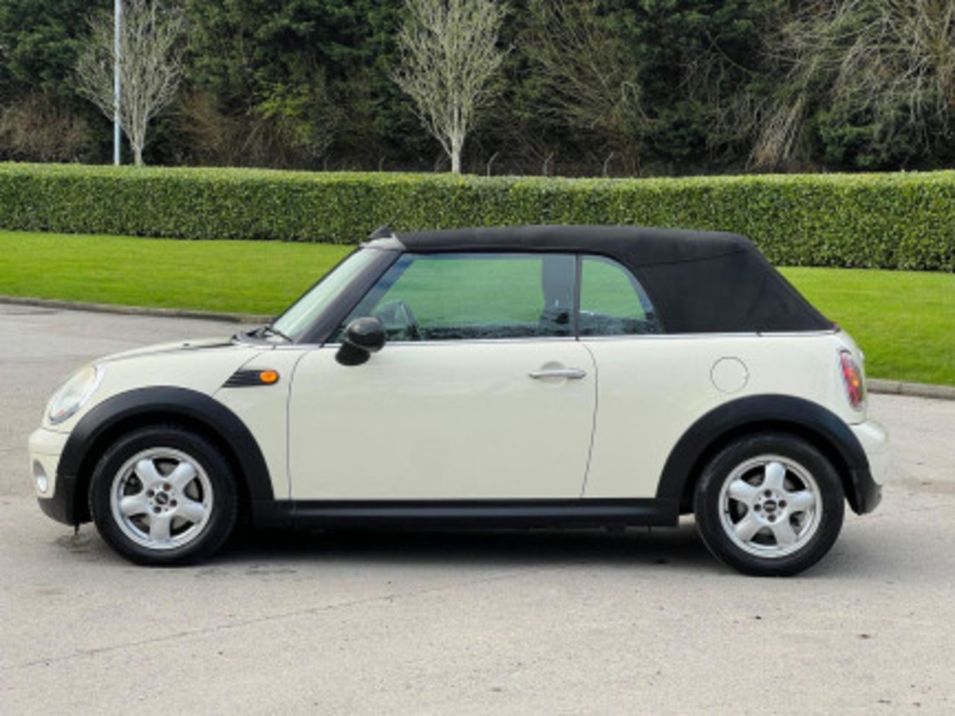 2010 MINI CONVERTIBLE ONE 1.6 - 92K MILES -WELL-MAINTAINED >--NO VAT ON HAMMER--<< - Image 36 of 95