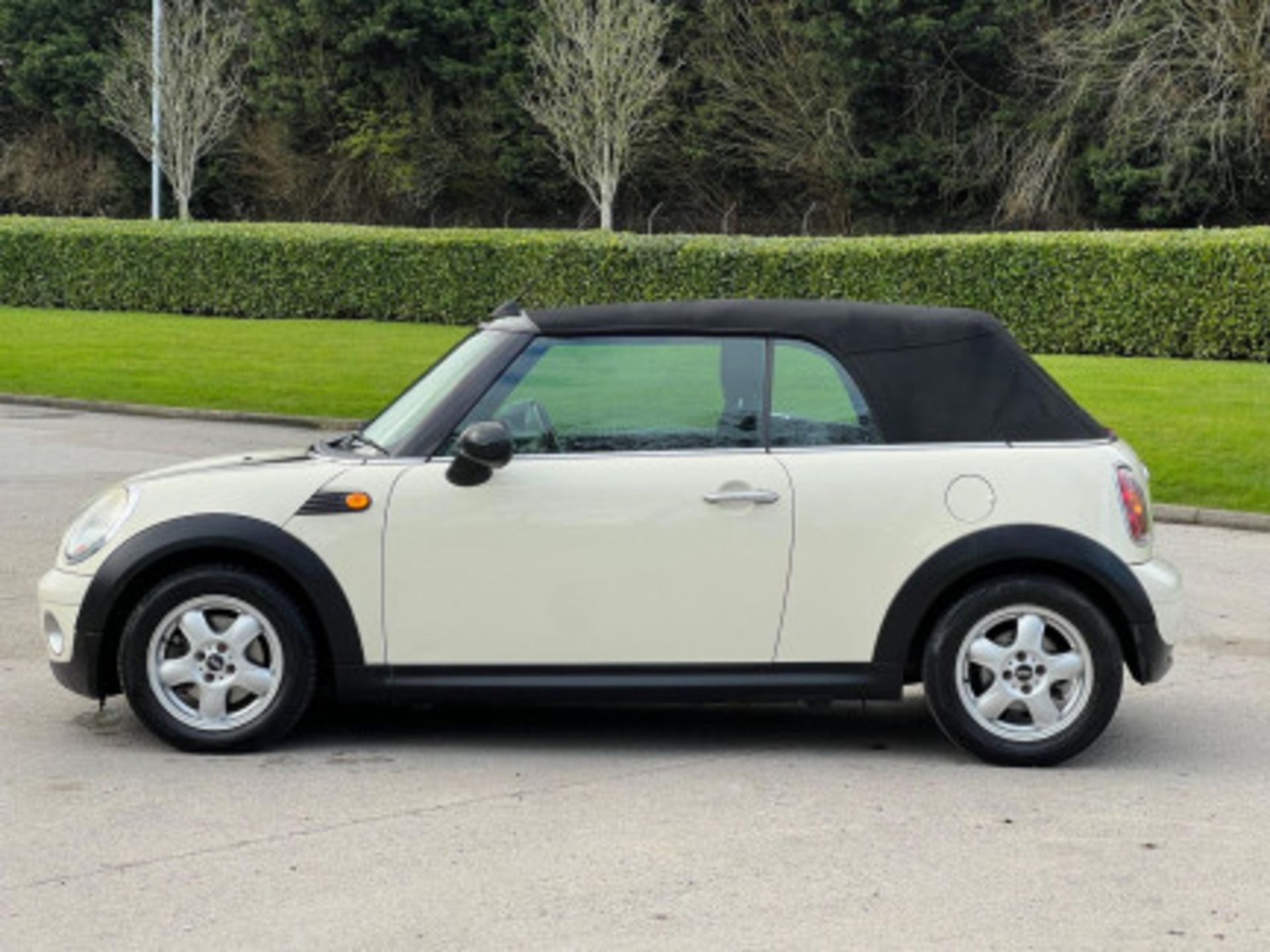 2010 MINI CONVERTIBLE ONE 1.6 - 92K MILES -WELL-MAINTAINED >--NO VAT ON HAMMER--<< - Bild 36 aus 95