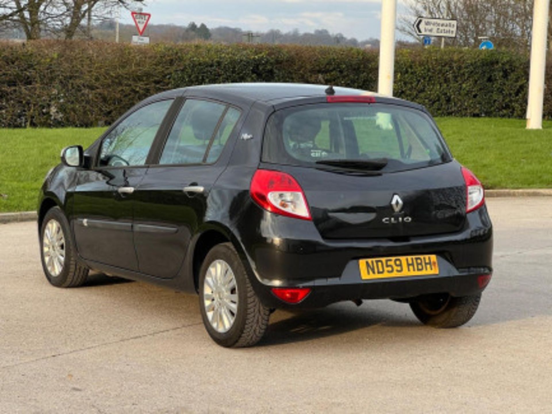 2009 RENAULT CLIO 1.2 16V EXPRESSION 5DR >>--NO VAT ON HAMMER--<< - Image 57 of 111