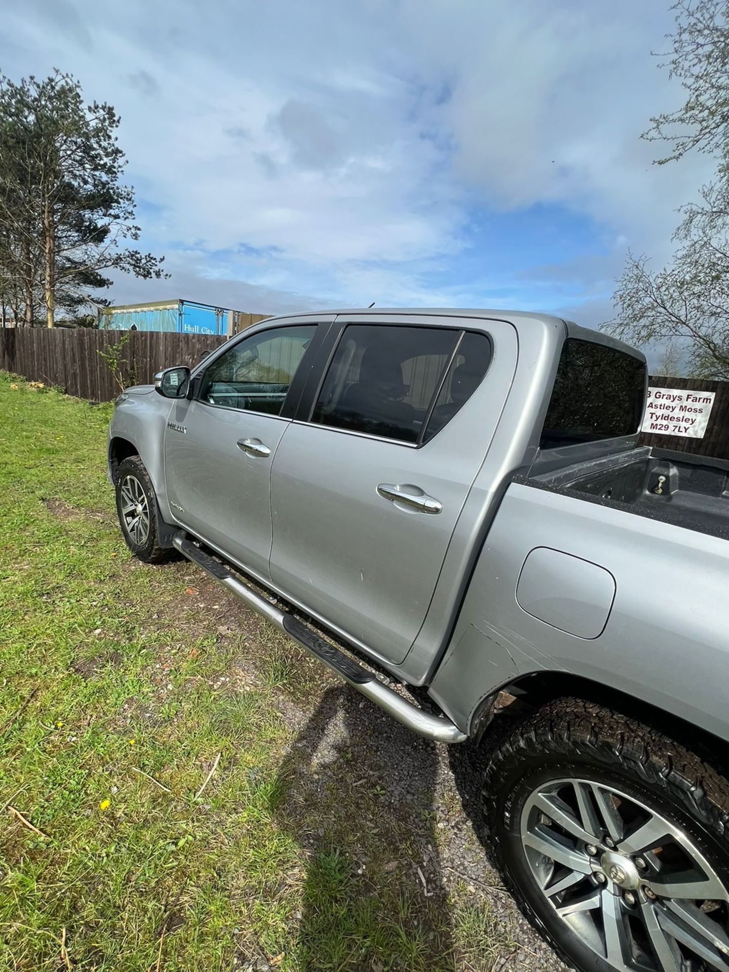 TOYOTA HILUX INVINCIBLE - Image 13 of 25