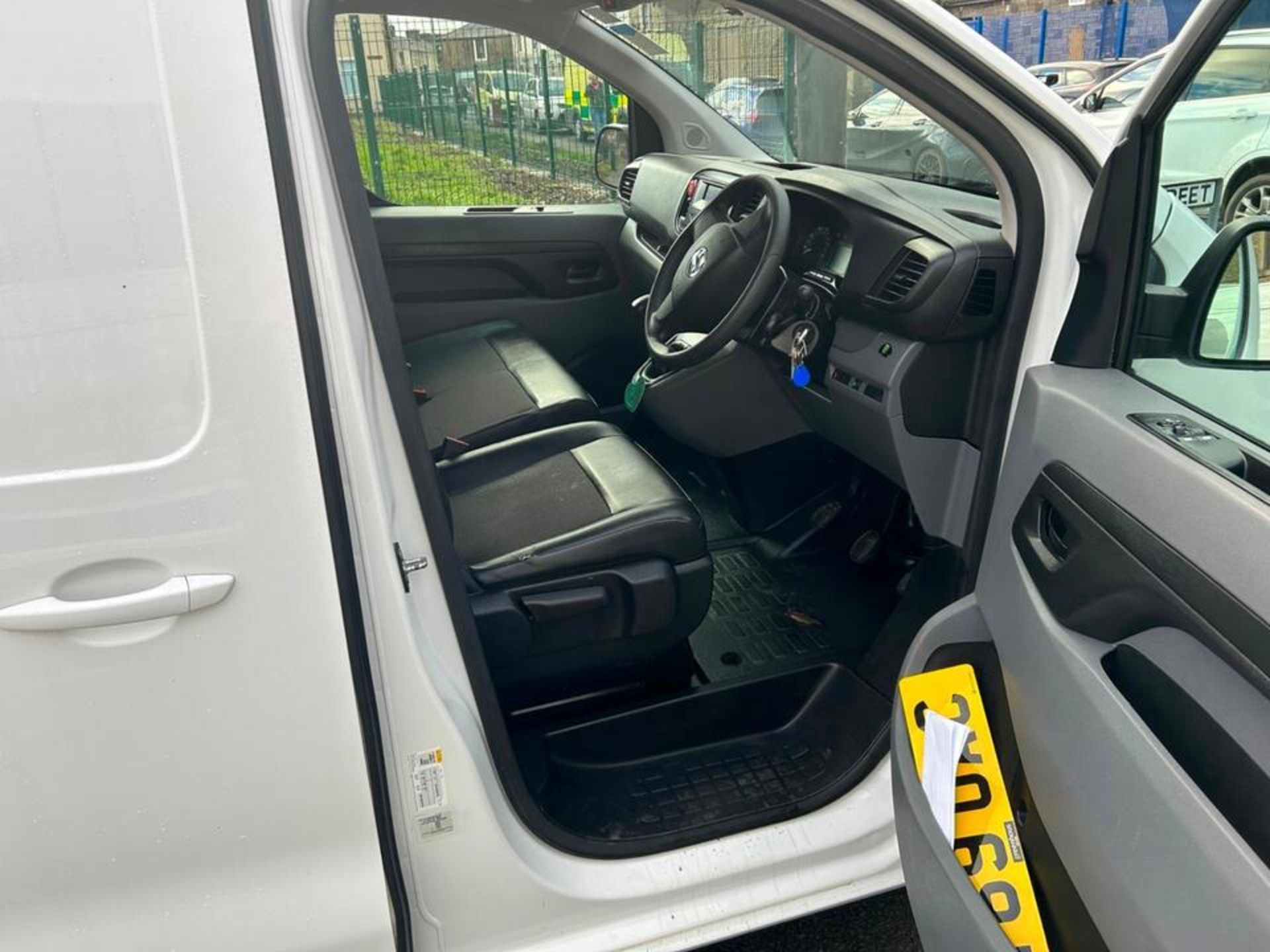 2019 VAUXHALL VIVARO SPORTIVE- ONLY 21 MILES- READY FOR YOUR BUSINESS! - Image 10 of 14