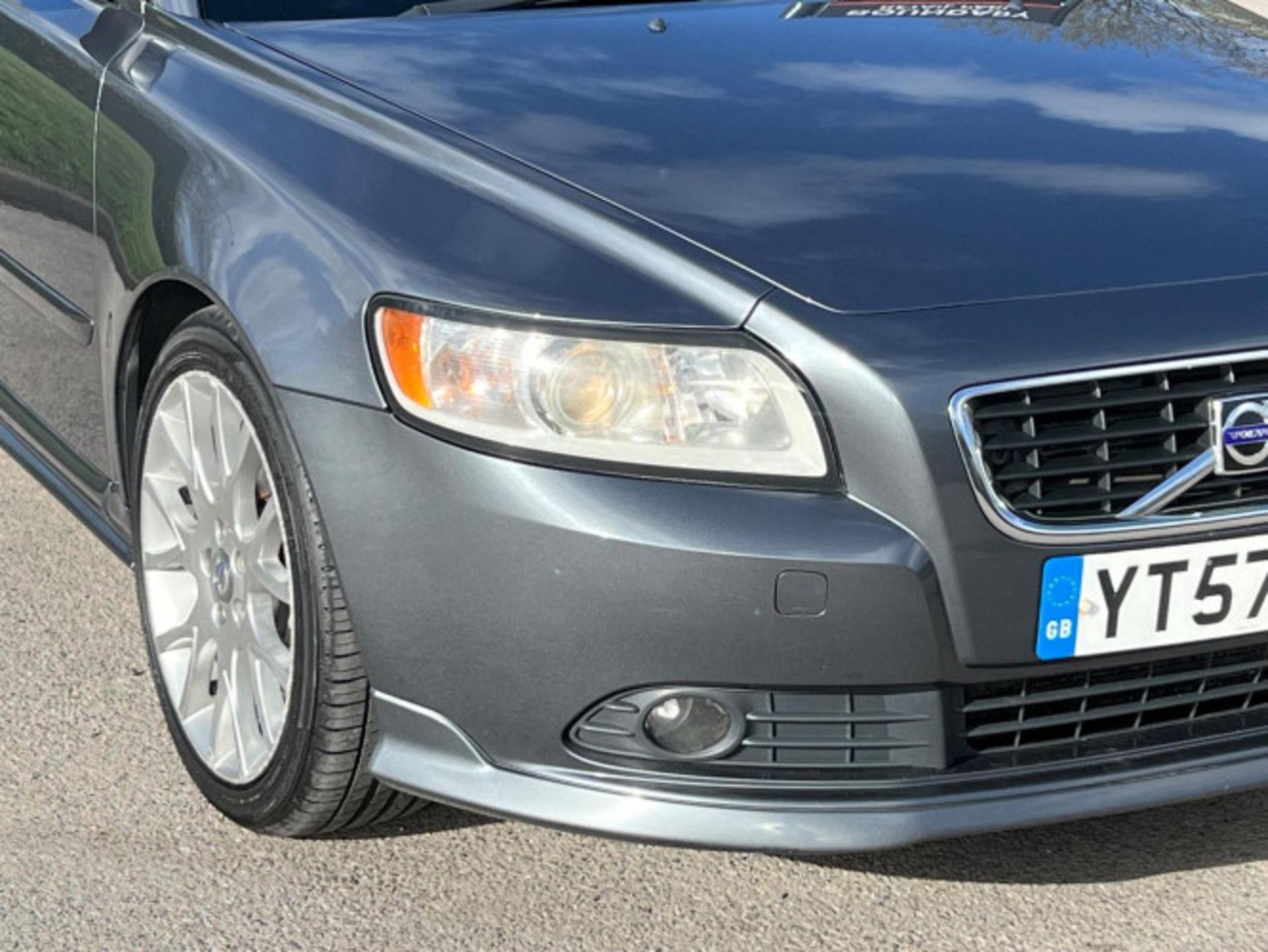 >>--NO VAT ON HAMMER--<< VOLVO S40 2.0 DIESEL SPORT: A RELIABLE AND WELL-MAINTAINED SALOON - Image 117 of 133