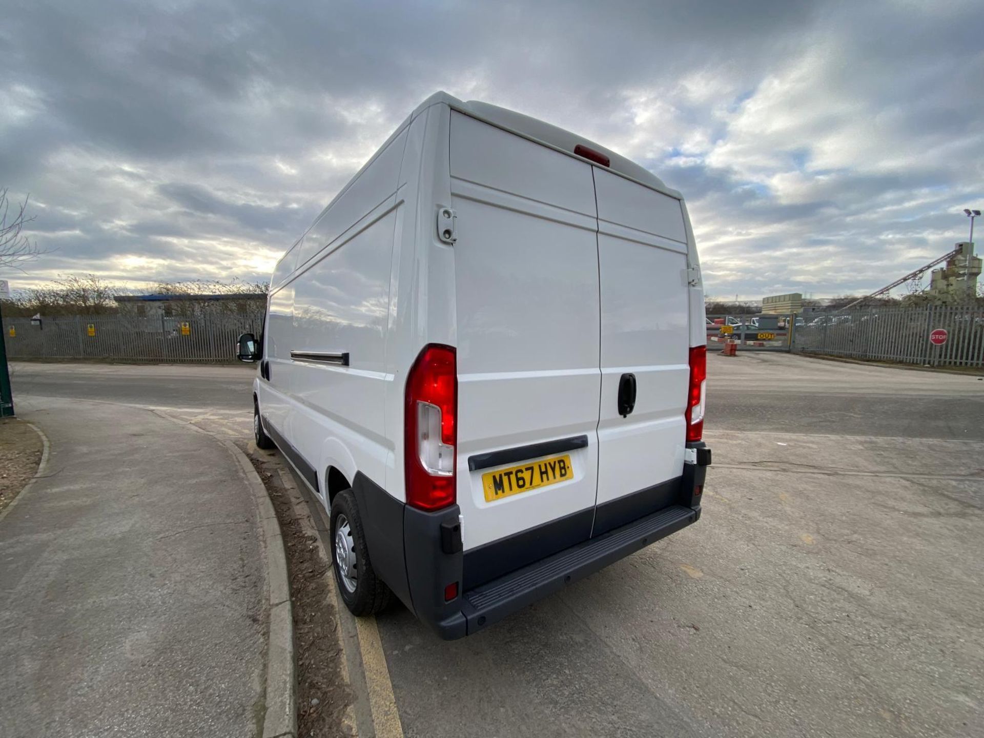 >>--NO VAT ON HAMMER--<< 2017 PEUGEOT BOXER 335 PROFESSIONAL - ULEZ COMPLIANT - Image 12 of 16