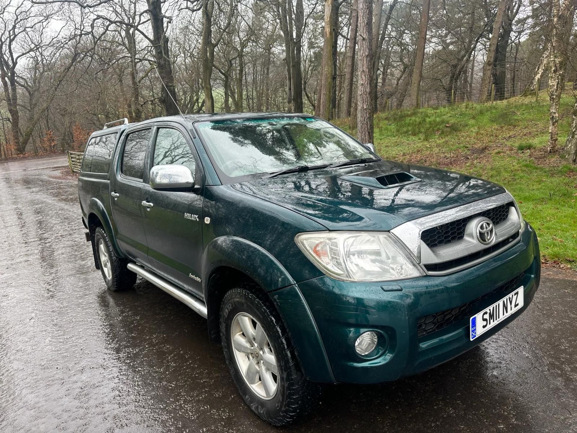 TOYOTA HILUX 3.0 INVINCIBLE DOUBLE CAB PICKUP TRUCK - Image 8 of 11