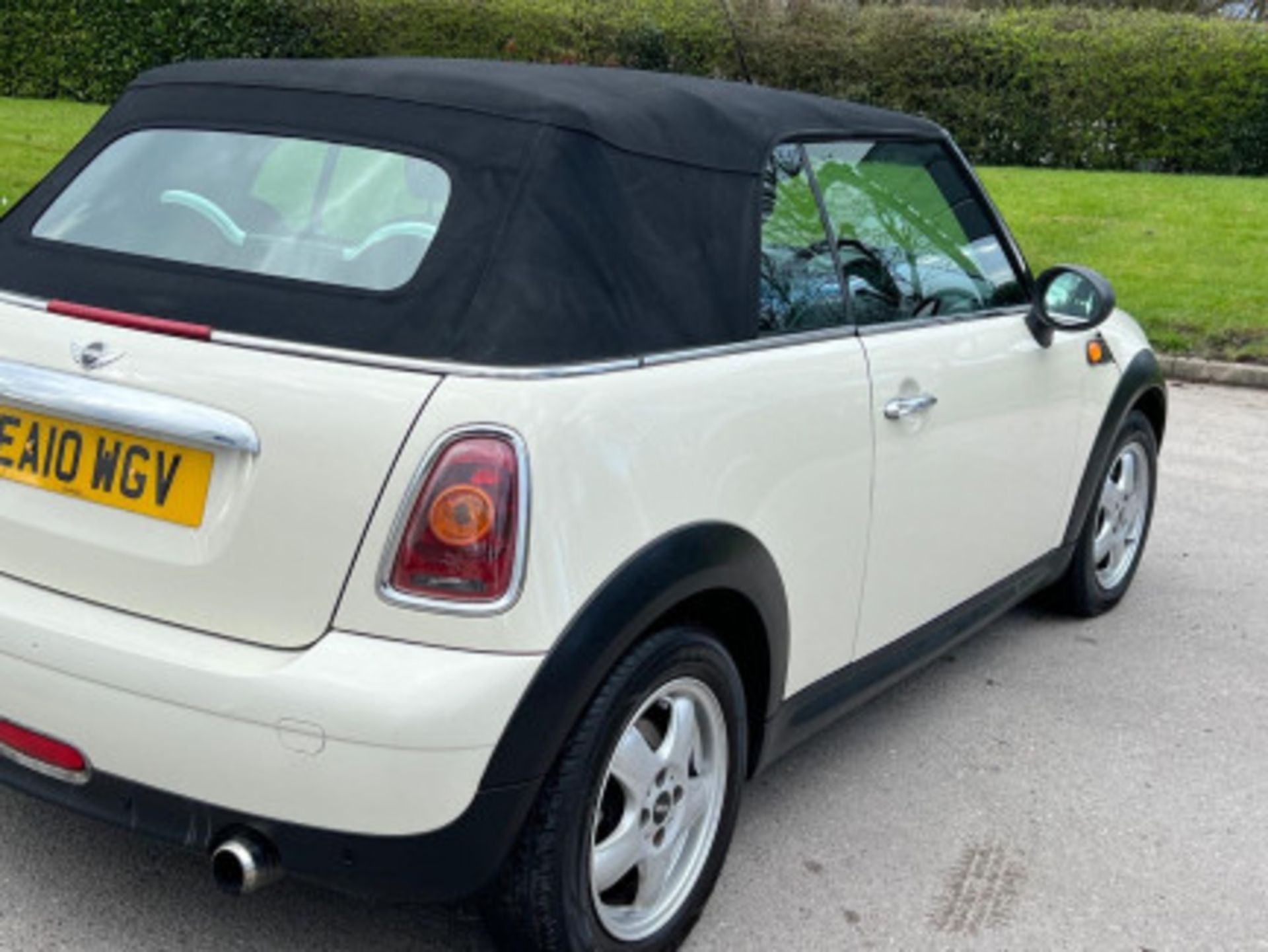 2010 MINI CONVERTIBLE ONE 1.6 - 92K MILES -WELL-MAINTAINED >--NO VAT ON HAMMER--<< - Image 21 of 95