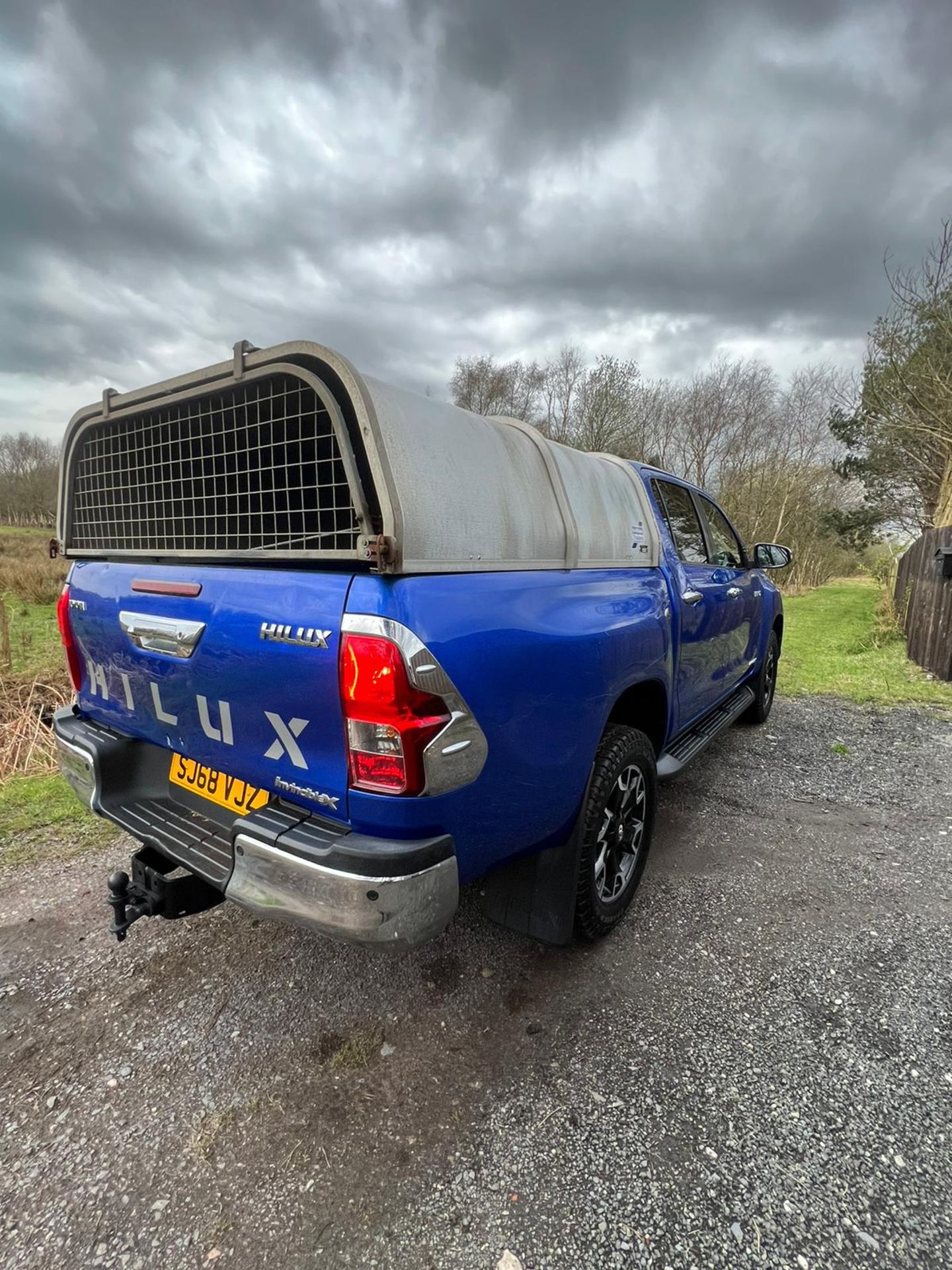 TOYOTA HILUX INVINCIBLE X AUTOMATIC 60K MILES - Image 12 of 15