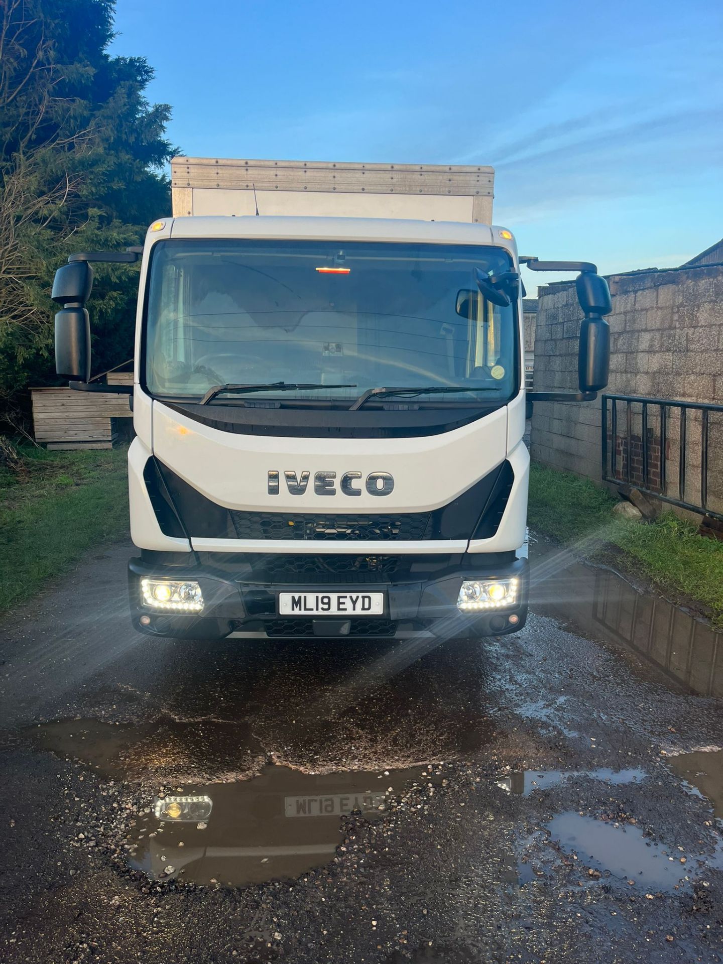 SPACIOUS SLEEPER CAB: 2019 IVECO EUROCARGO FOR HAULING - Image 17 of 21