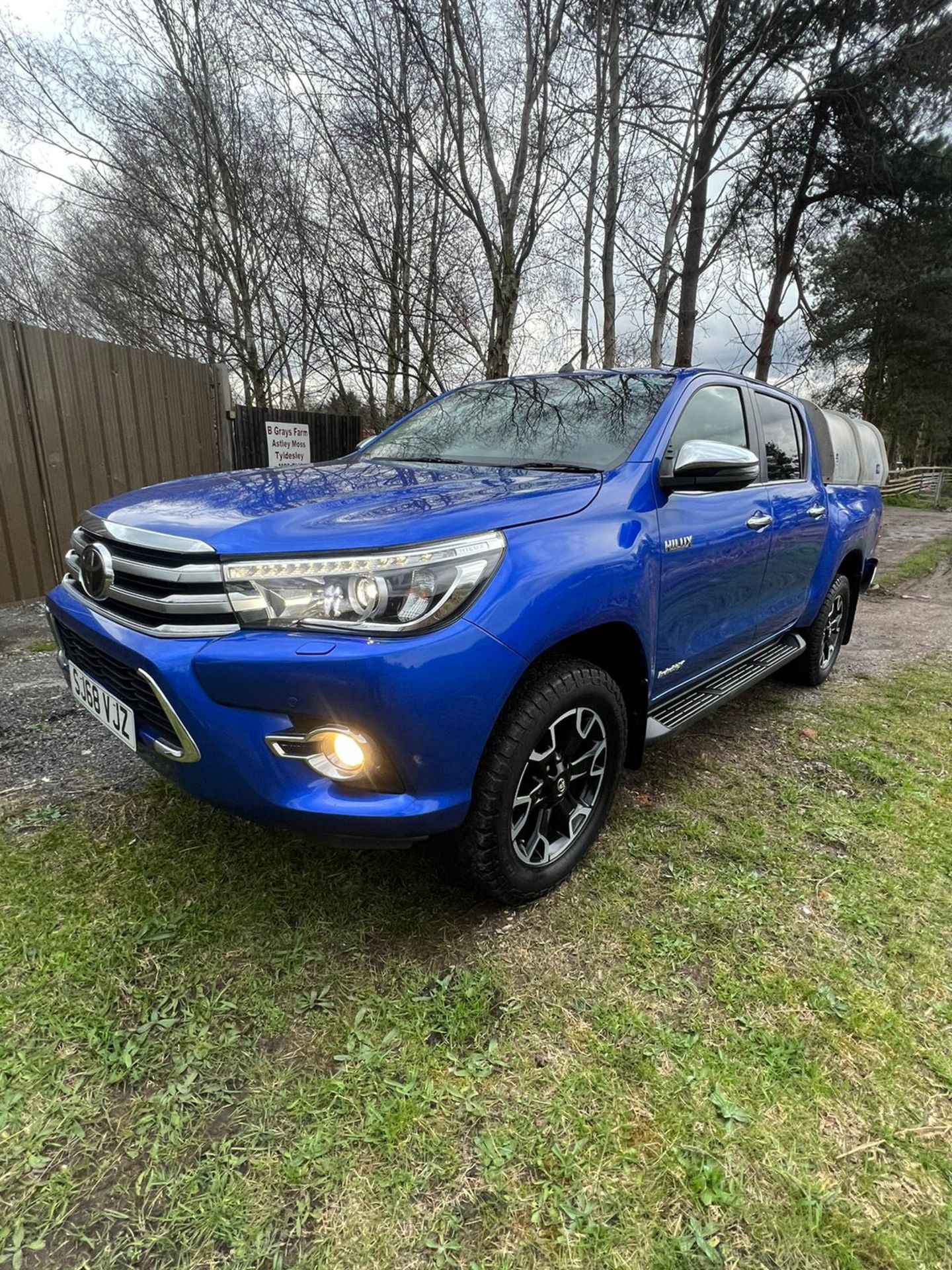 TOYOTA HILUX INVINCIBLE X AUTOMATIC 60K MILES - Image 7 of 15