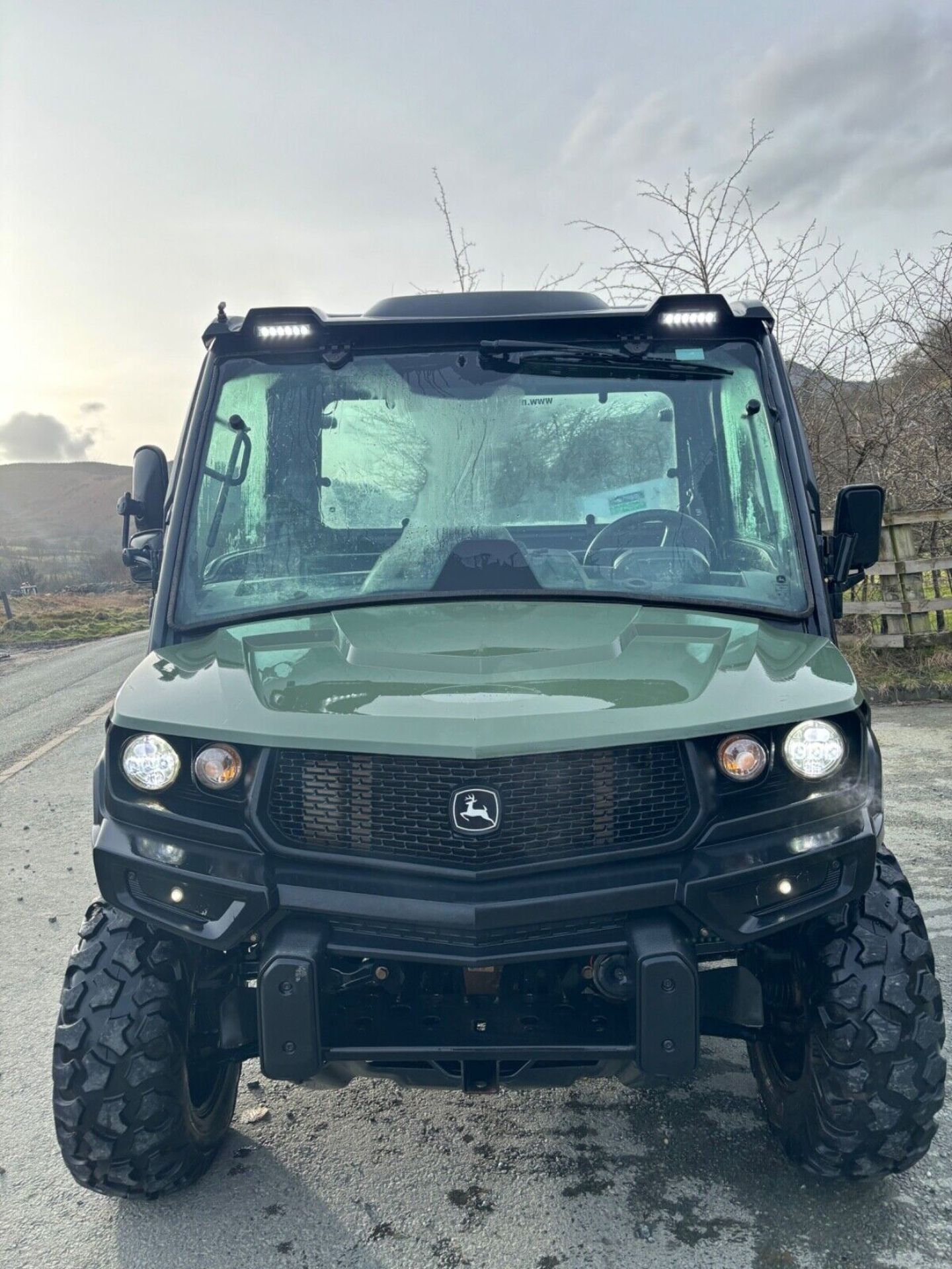 2022 JOHN DEERE GATOR 865M IS TOP OF THE RANGE - Image 9 of 14