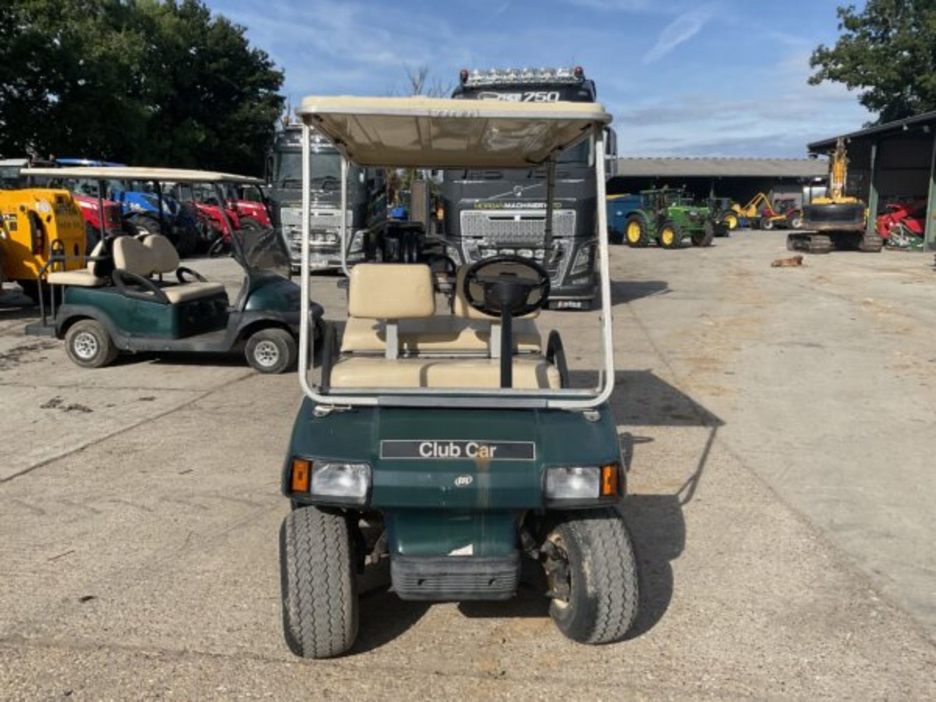 CLUB CAR VILLAGER GOLF BUGGY. PETROL. WINDSHIELD. 4 PASSENGERS. - Bild 7 aus 9